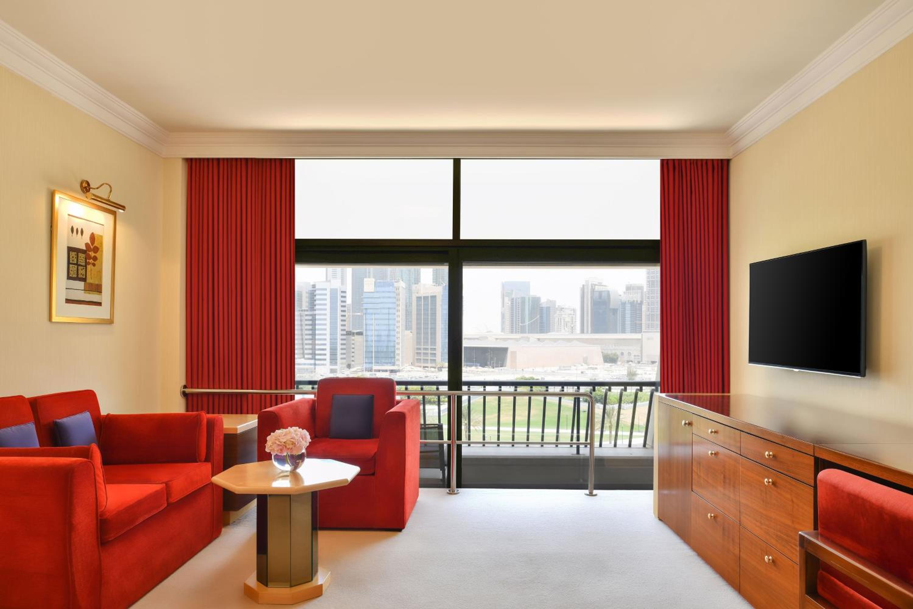 Deluxe King Room - Photo 5