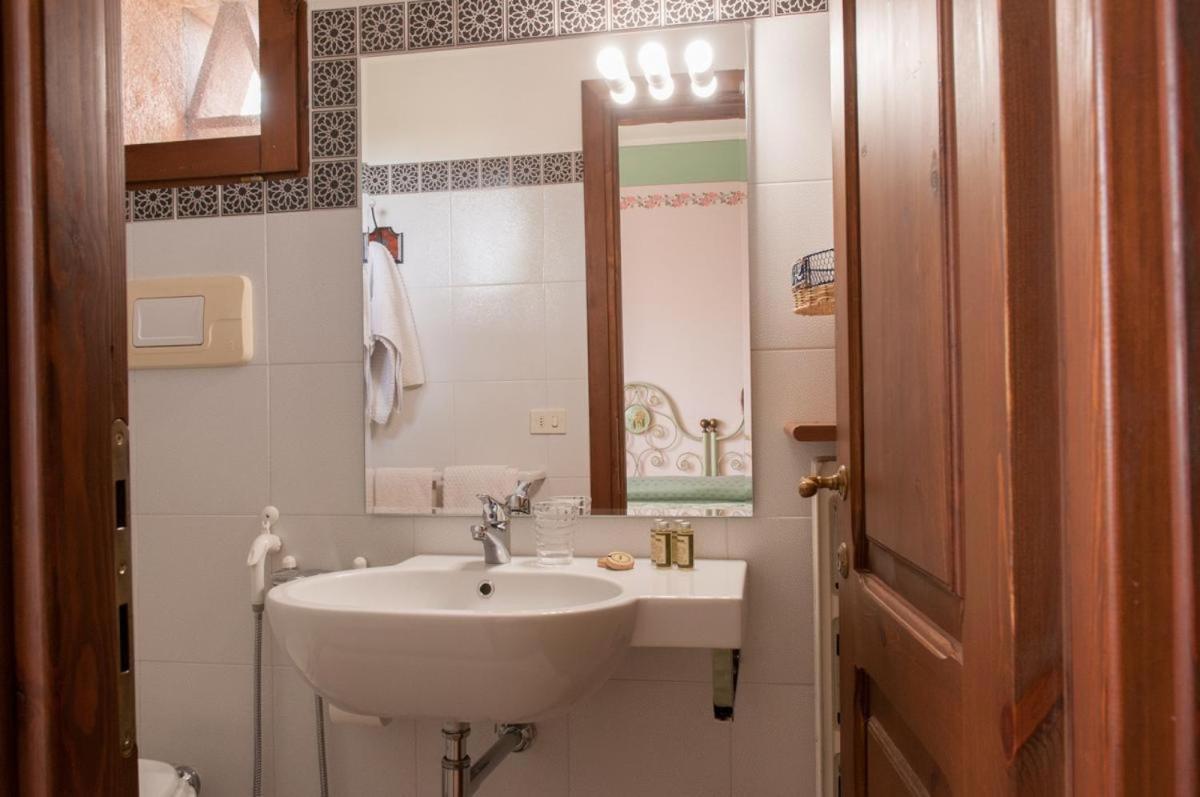Double or Twin Room - Photo 2