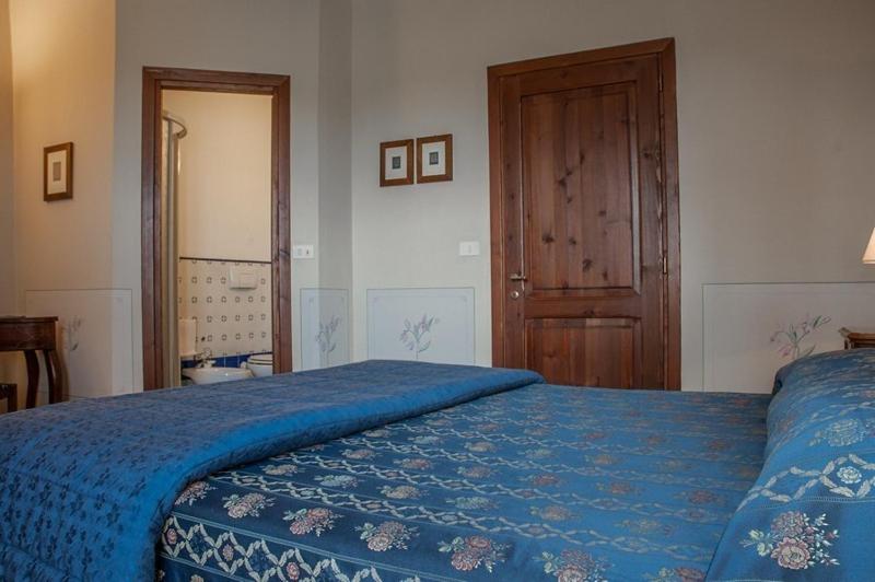 Double or Twin Room - Photo 6