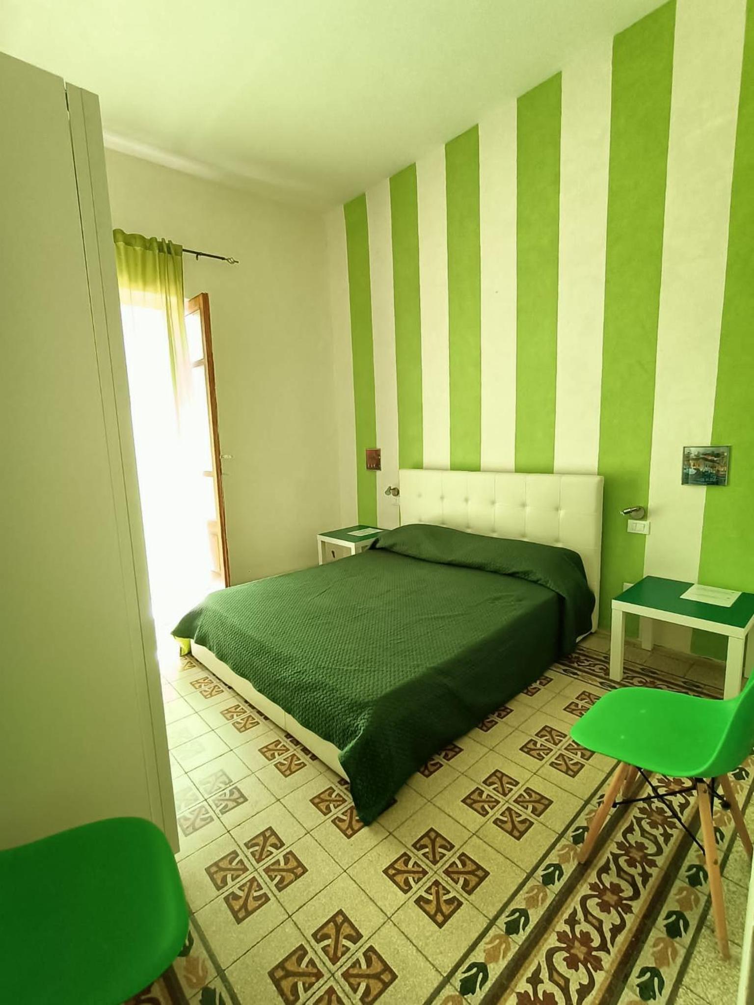 Two-Bedroom House - Photo 15