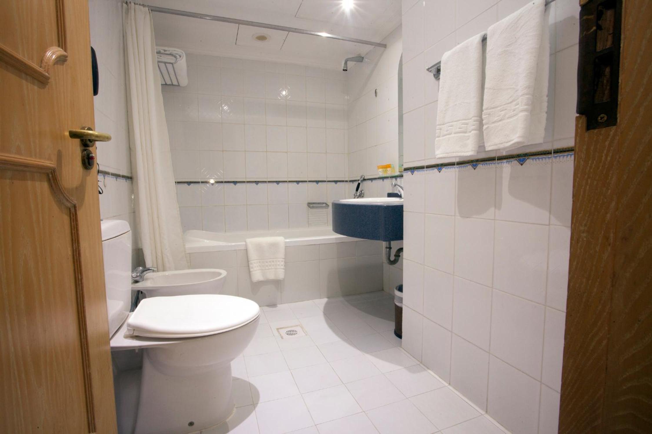 Standard Double Room - Photo 4