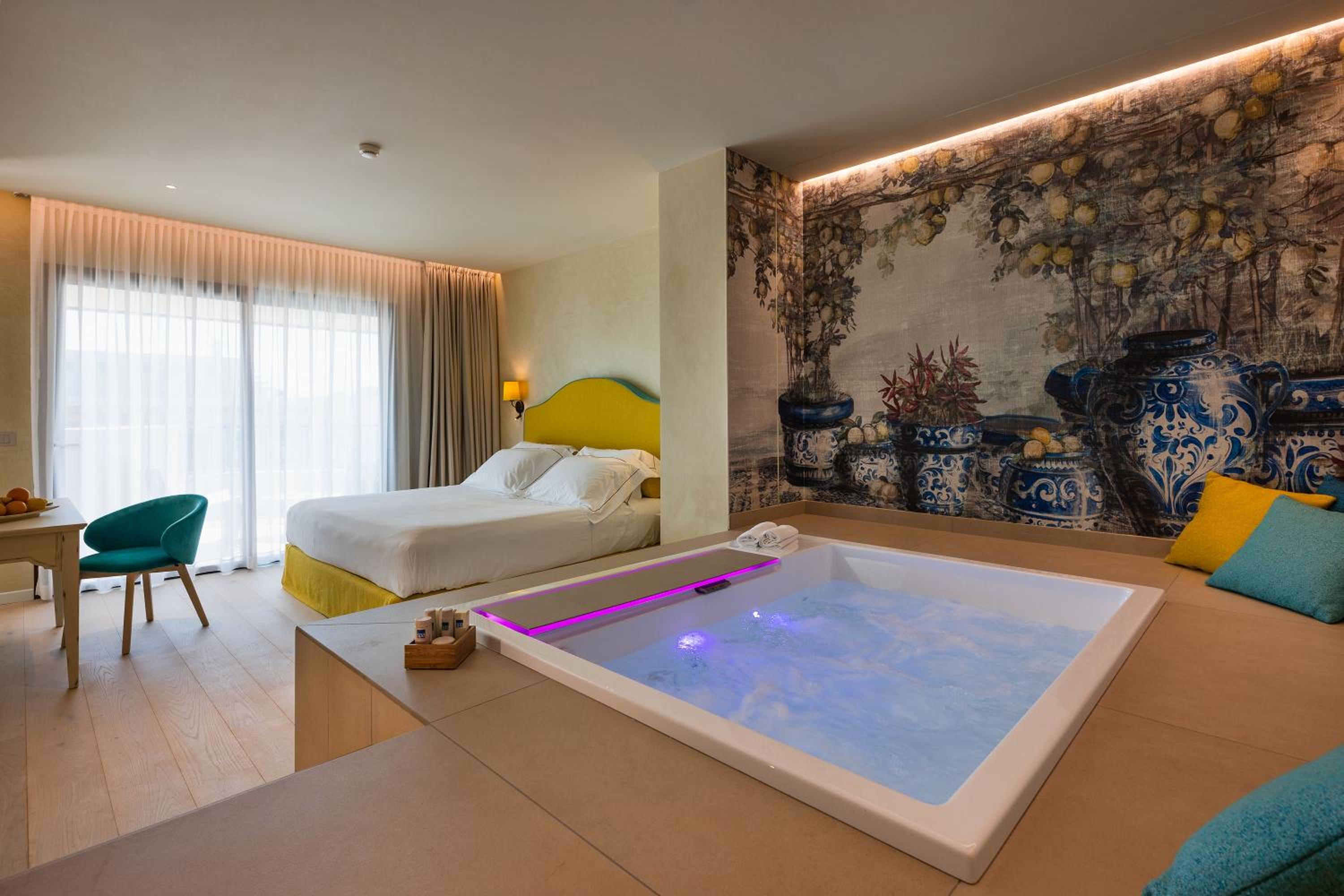 Suite with Hot Tub