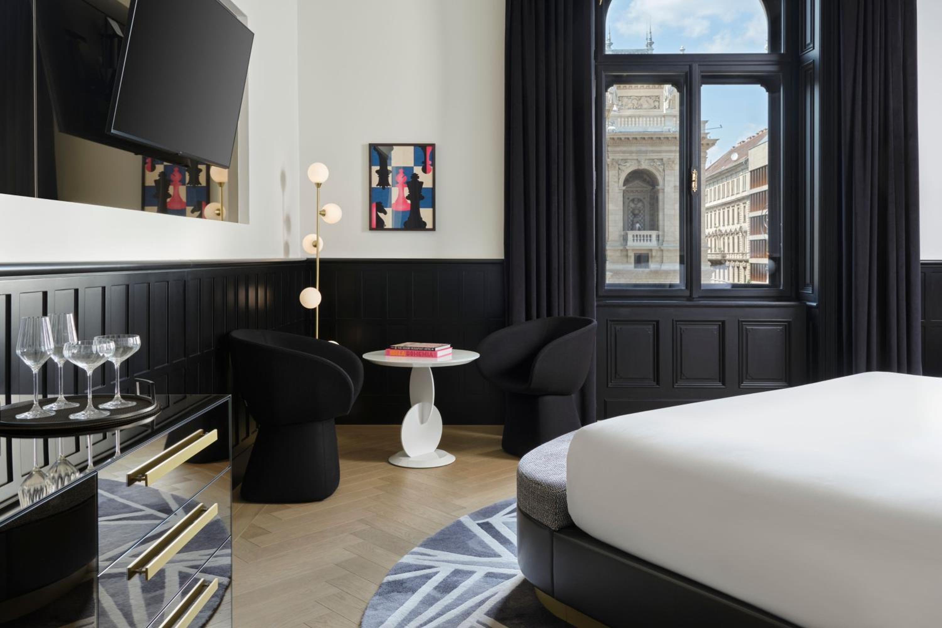 W One-Bedroom King Suite with Opera House View