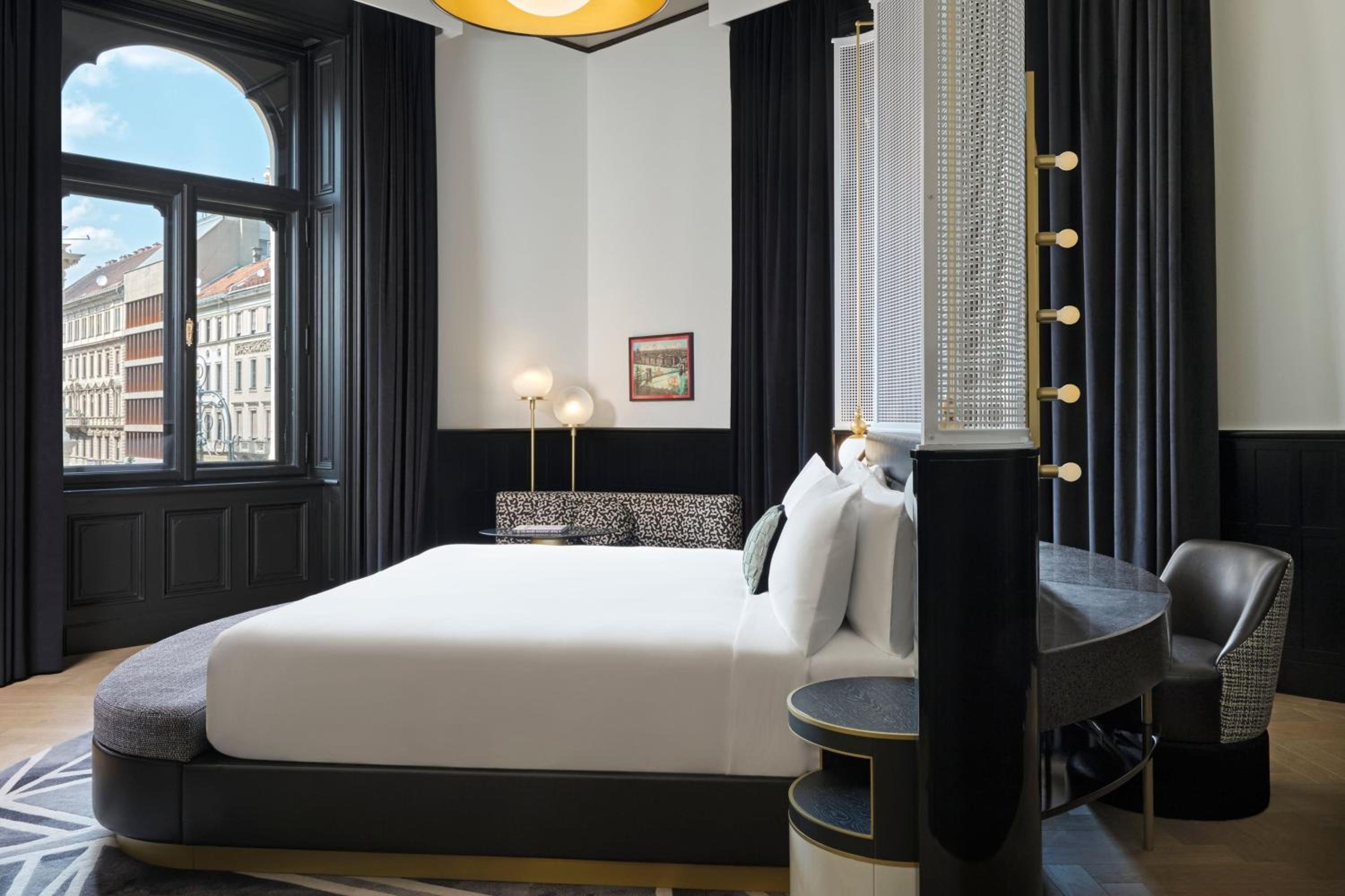 W One-Bedroom King Suite with Opera House View