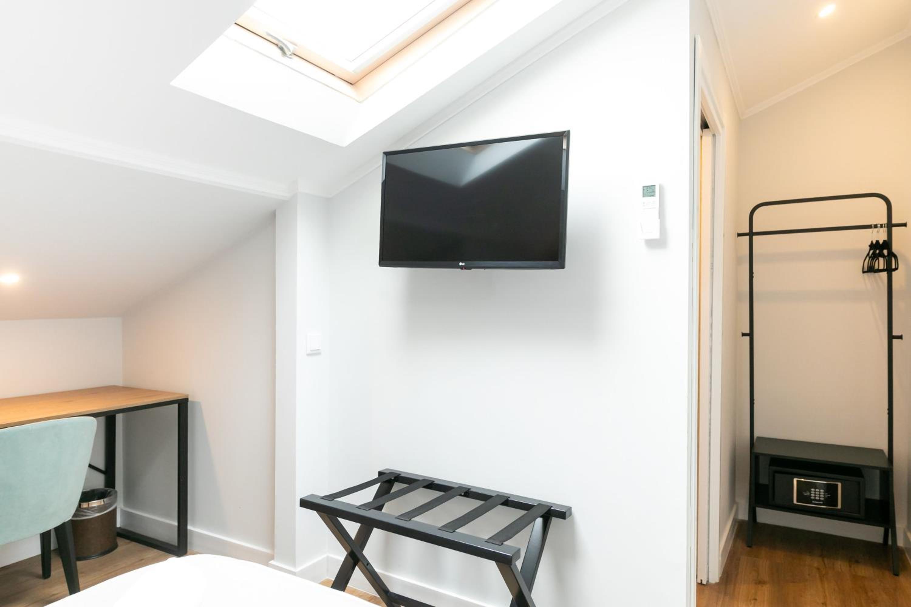 Double Room - Photo 6