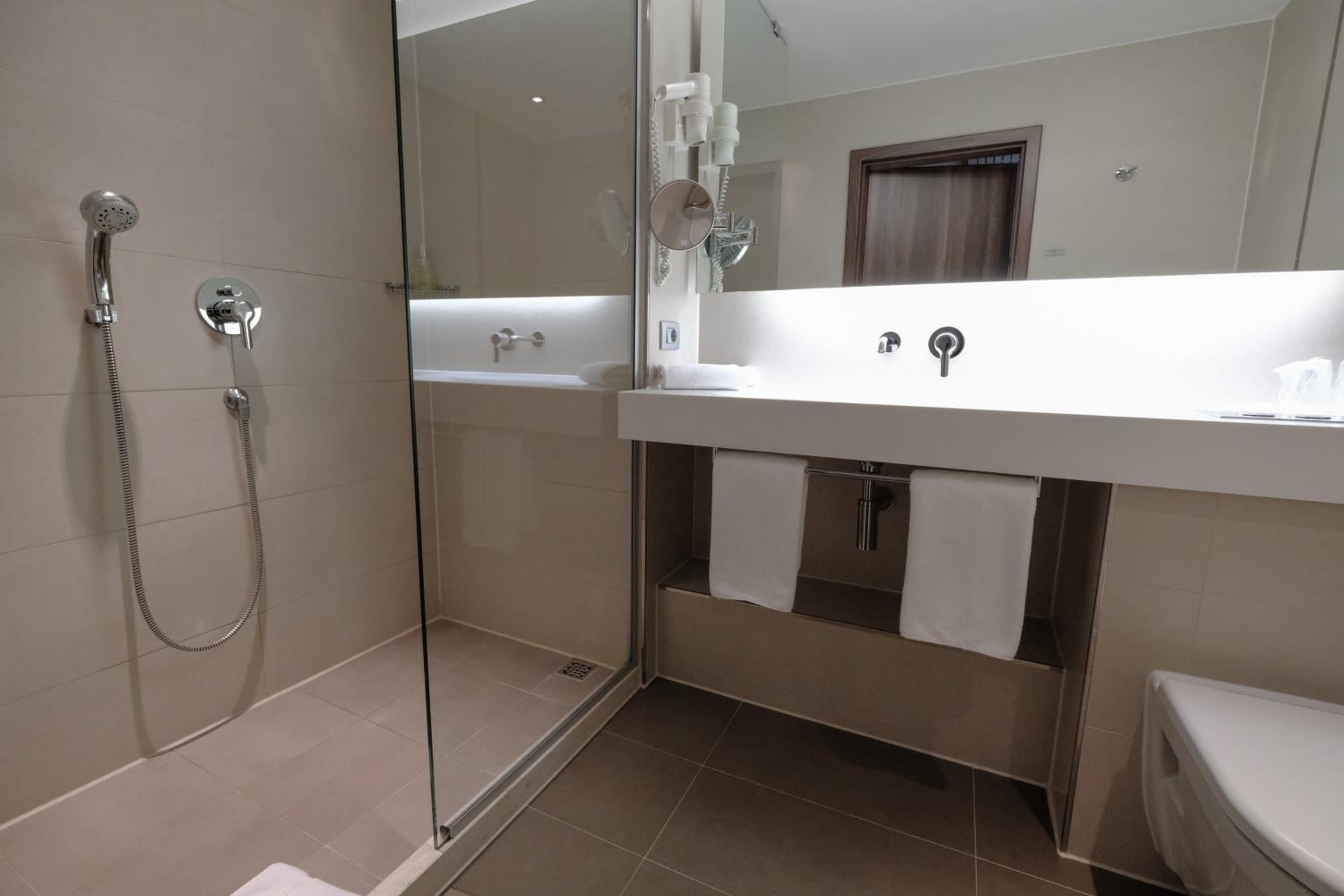 Deluxe Double Room with Balcony photo 2