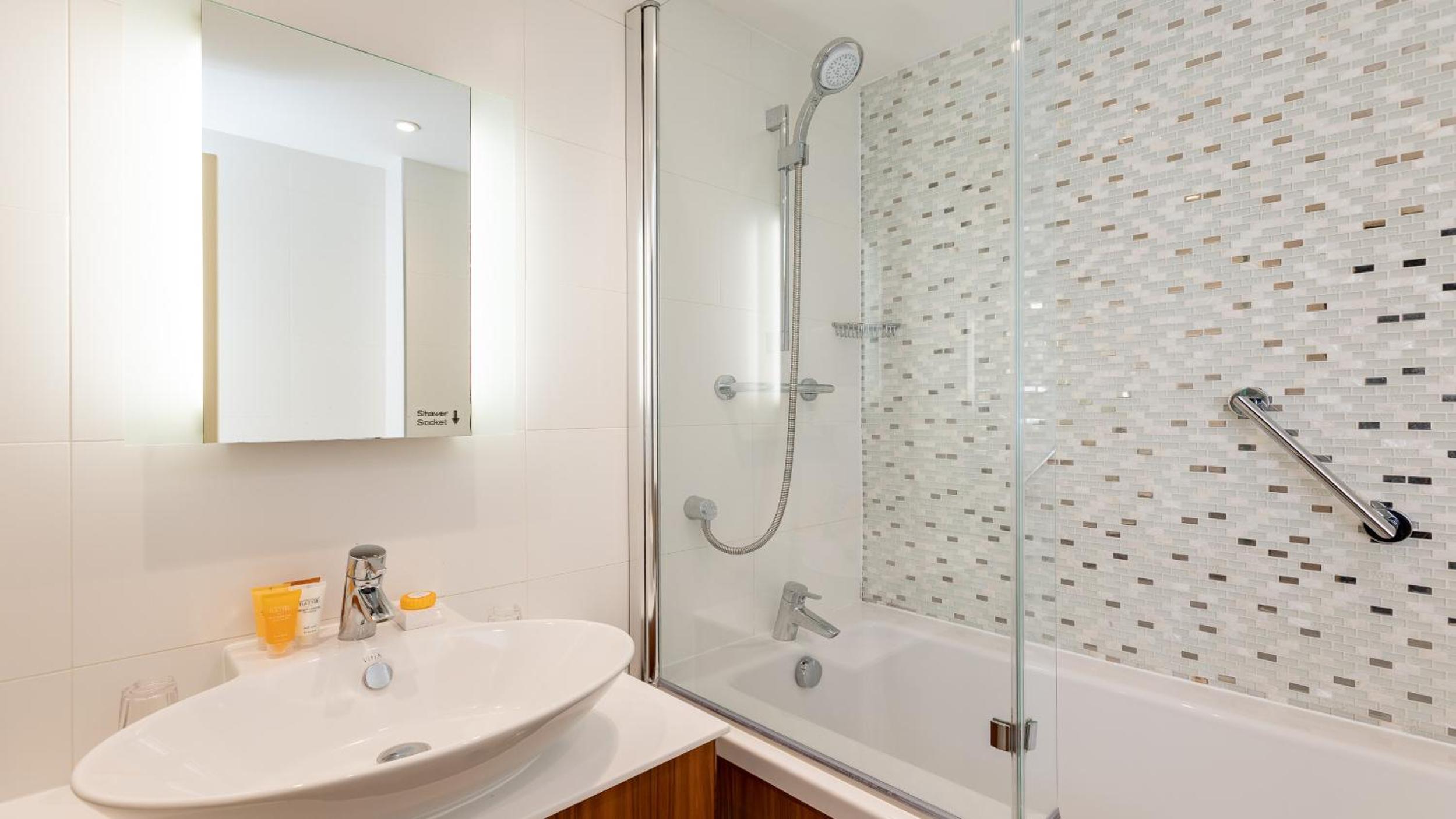 Double or Twin Room - Photo 7