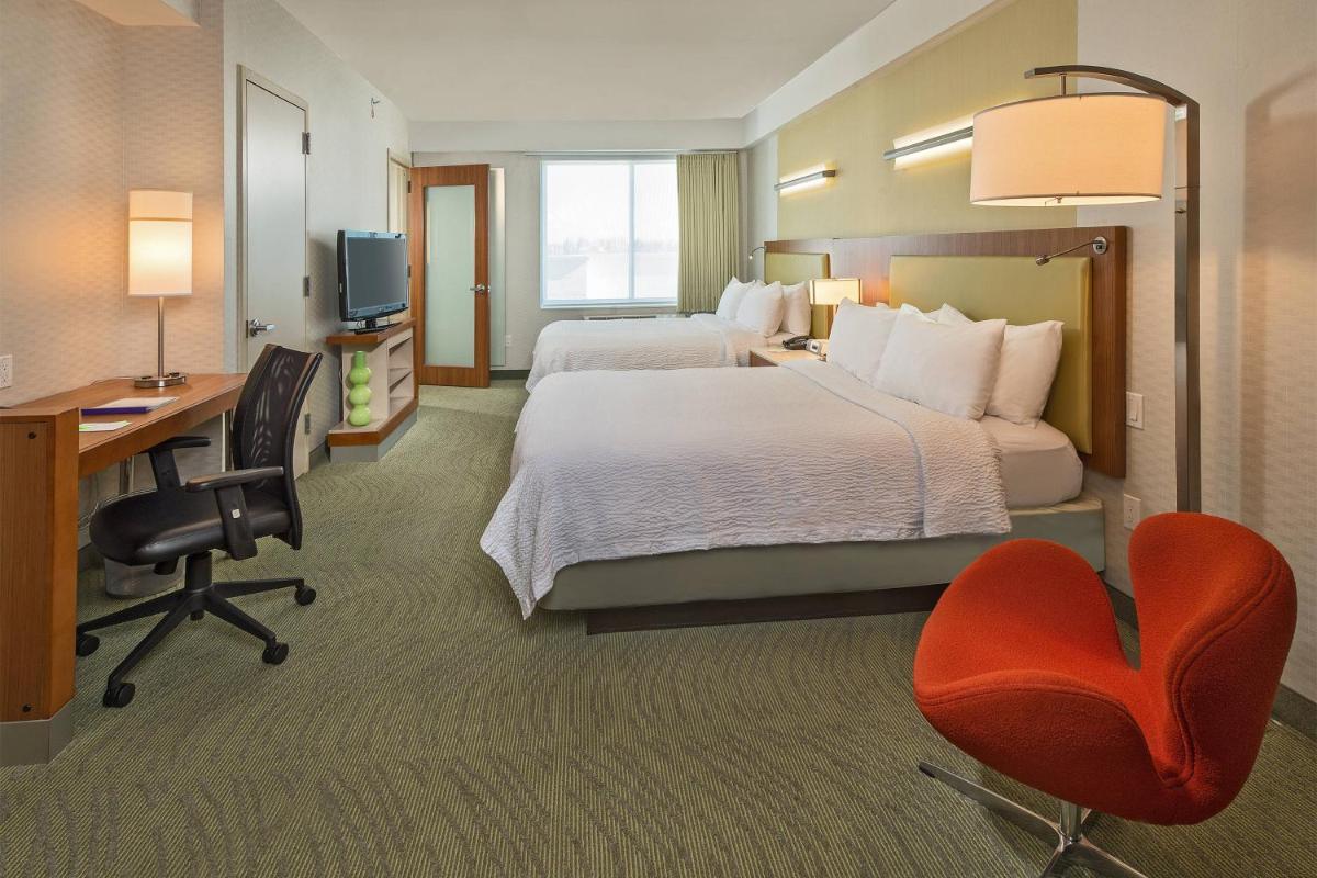 Queen Studio with Sofa Bed and Roll-in Shower - Mobility and Hearing Accessible photo 1