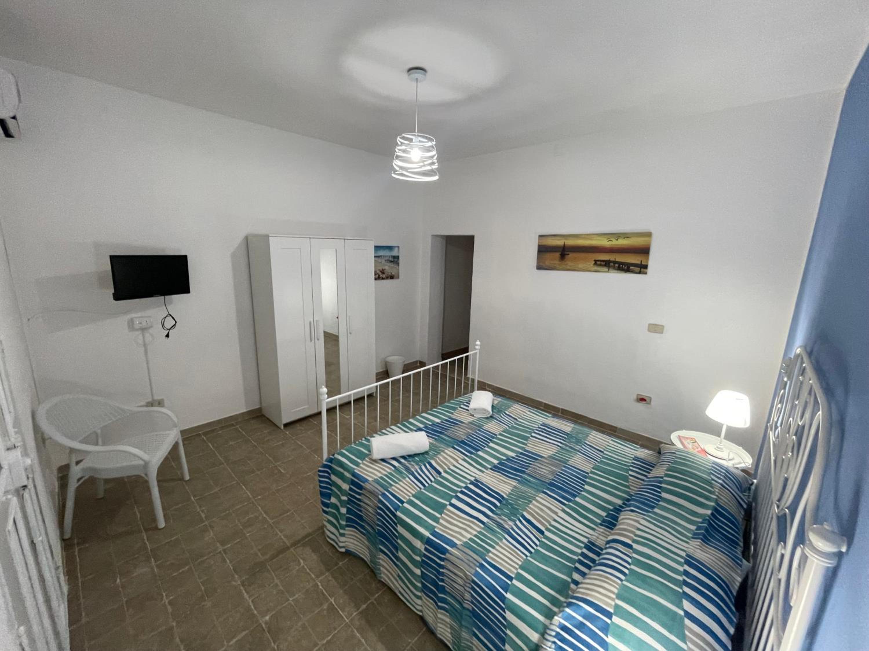Quadruple Room with Private Bathroom photo 2