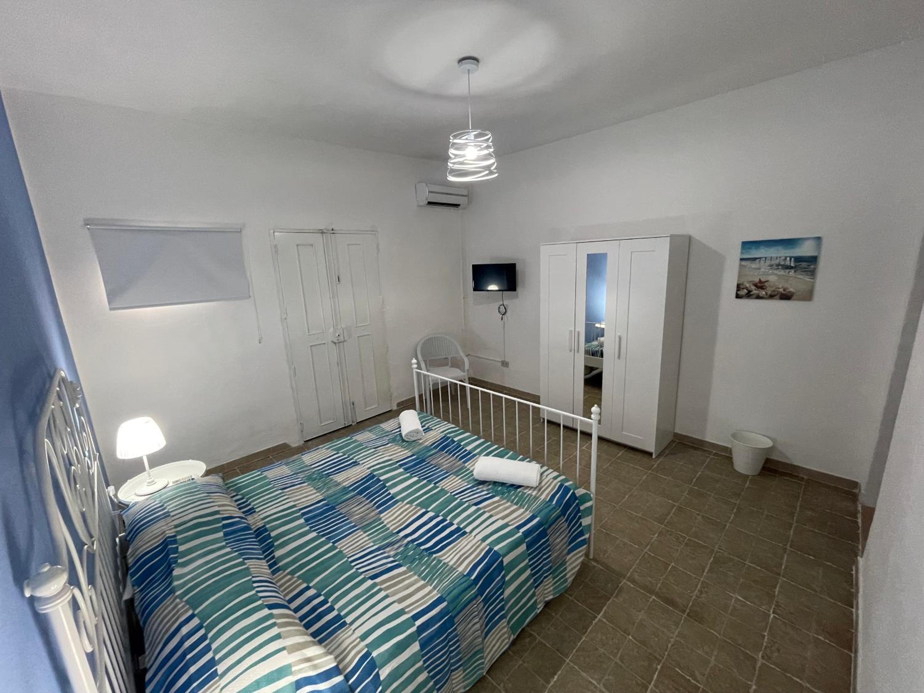 Quadruple Room with Private Bathroom photo 3