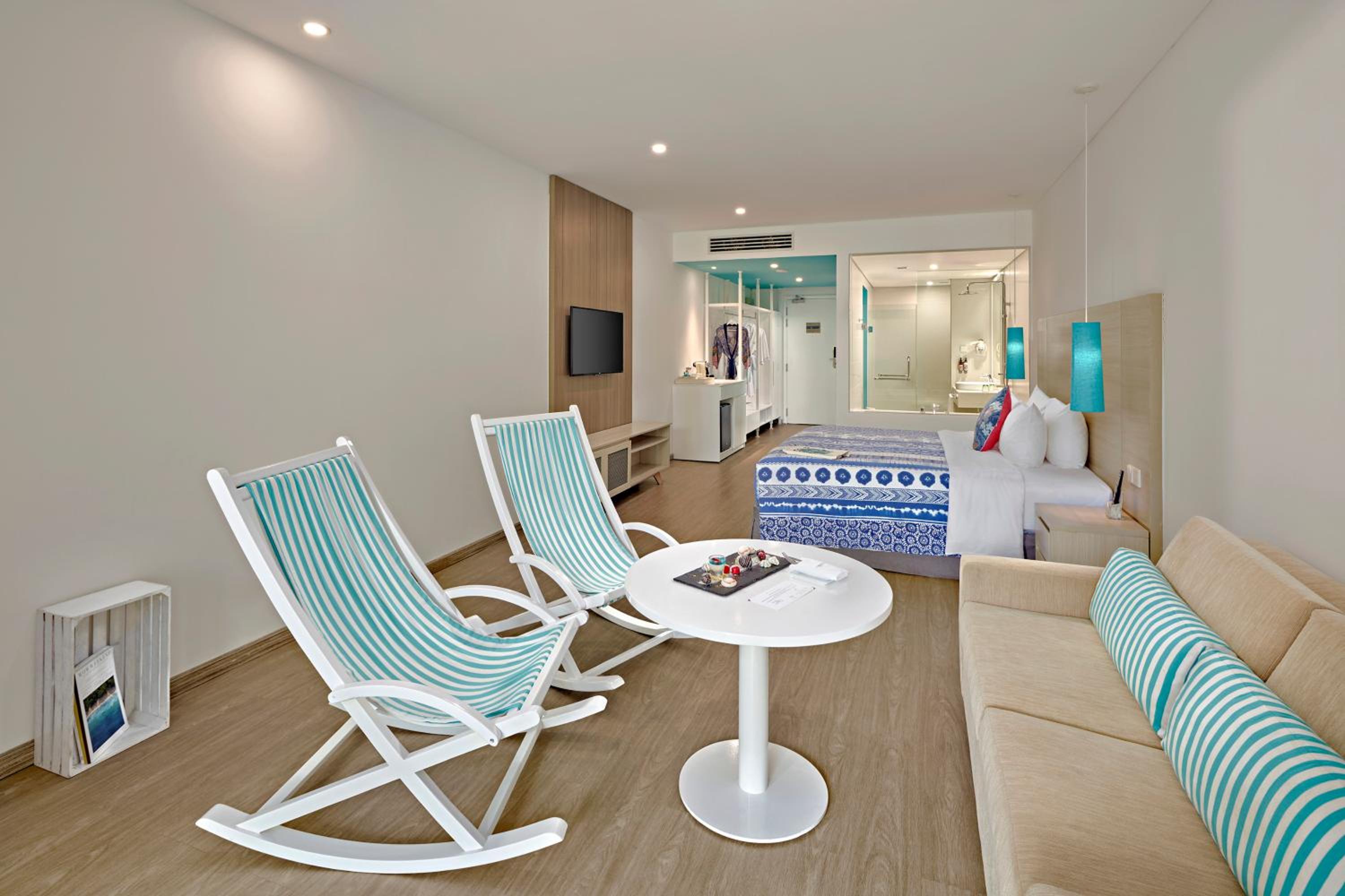 Superior Room with Pool Access (2 Adults + 2 Children) photo 3