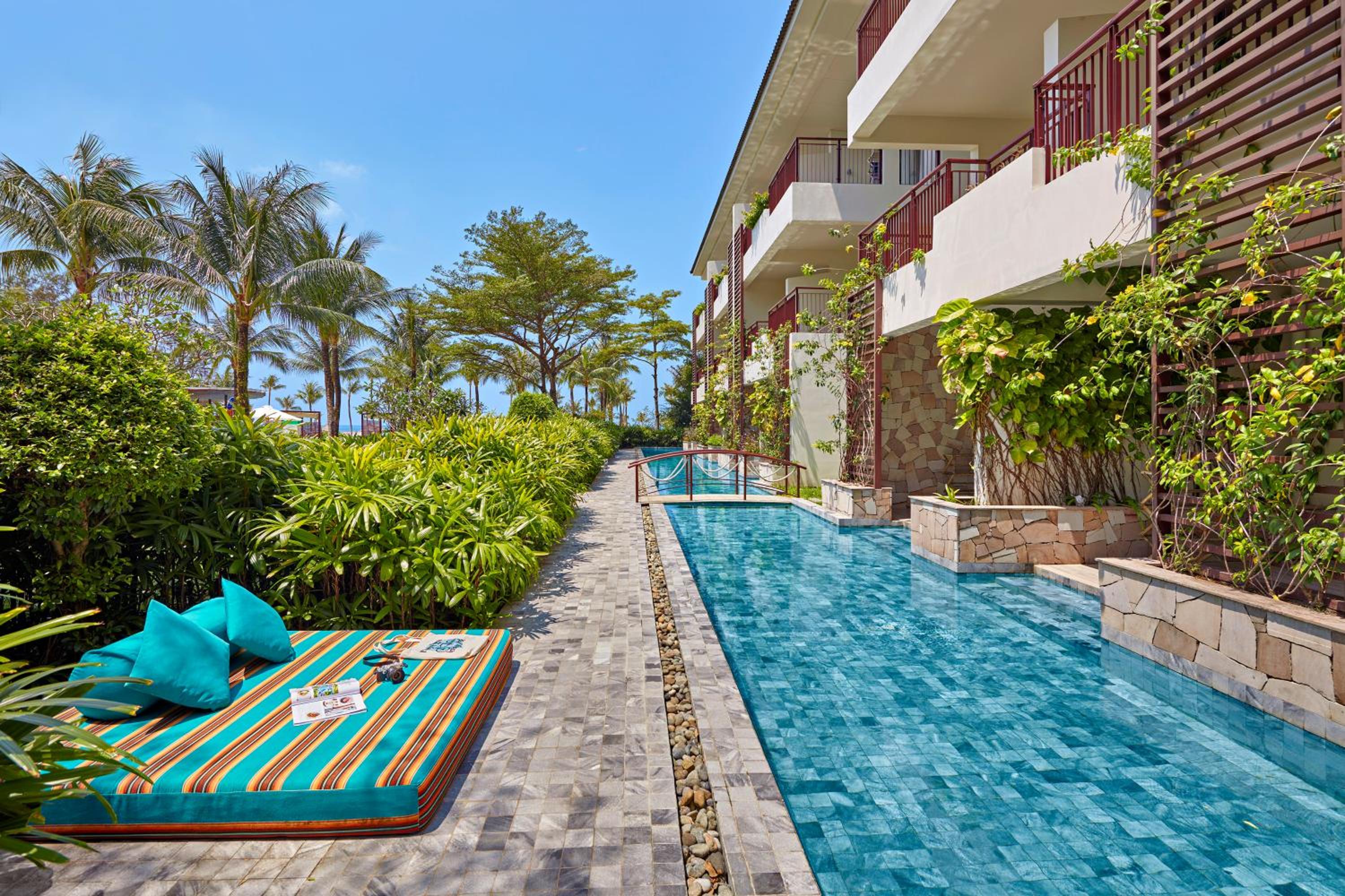 Superior Room with Pool Access (2 Adults + 2 Children) photo 2
