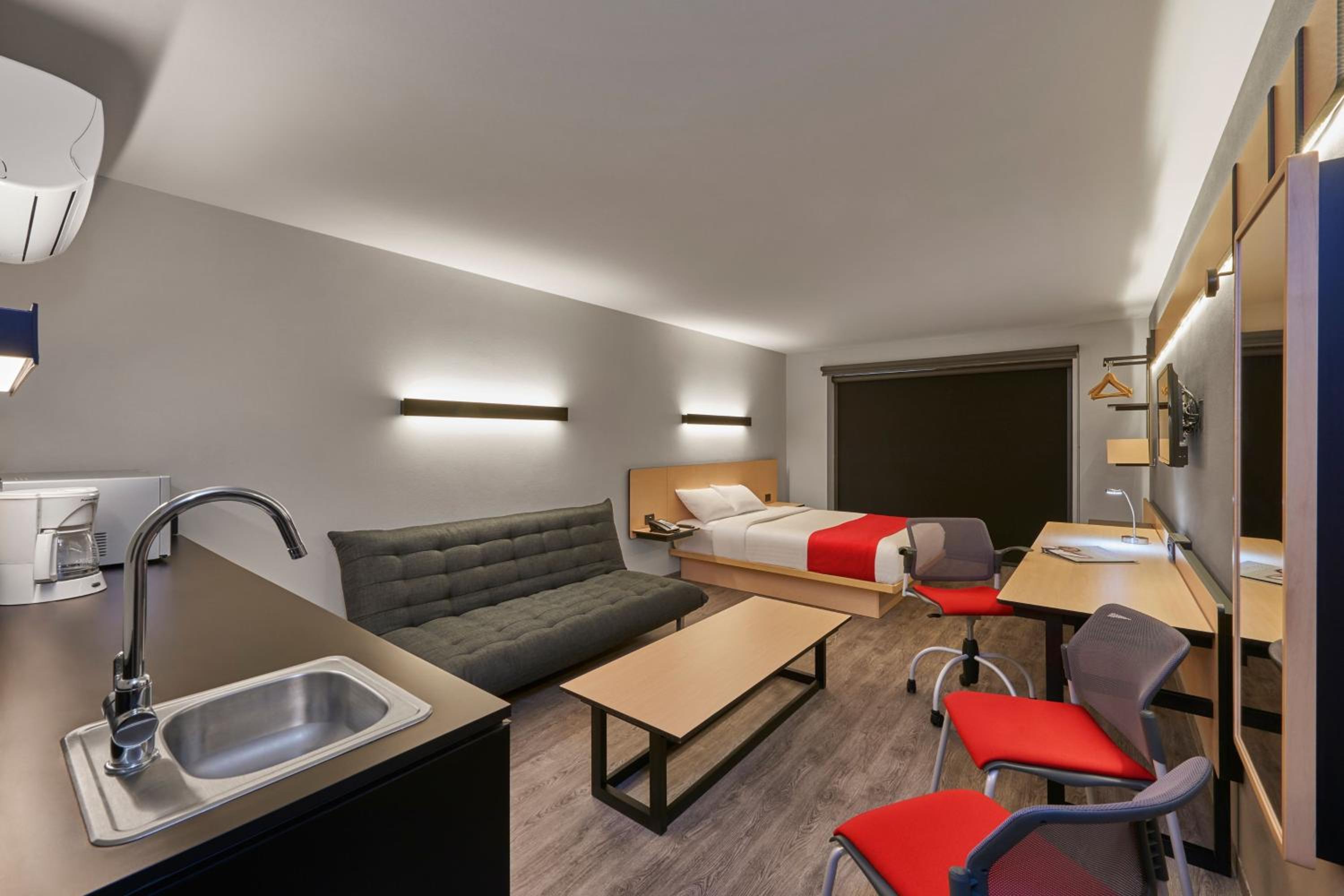 Superior Queen Room with Sofa Bed photo 1