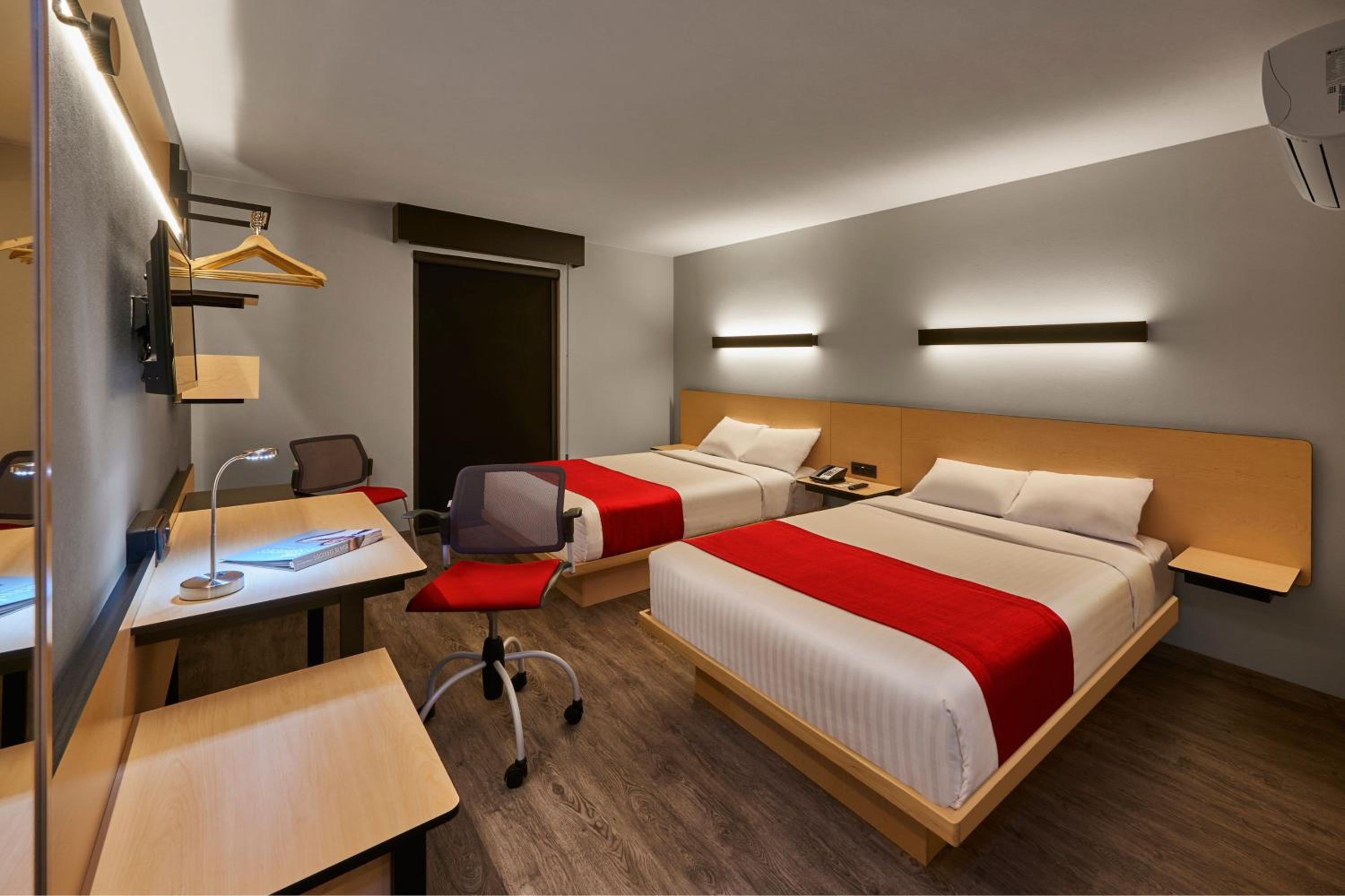 Double Room with Two Double Beds photo 2