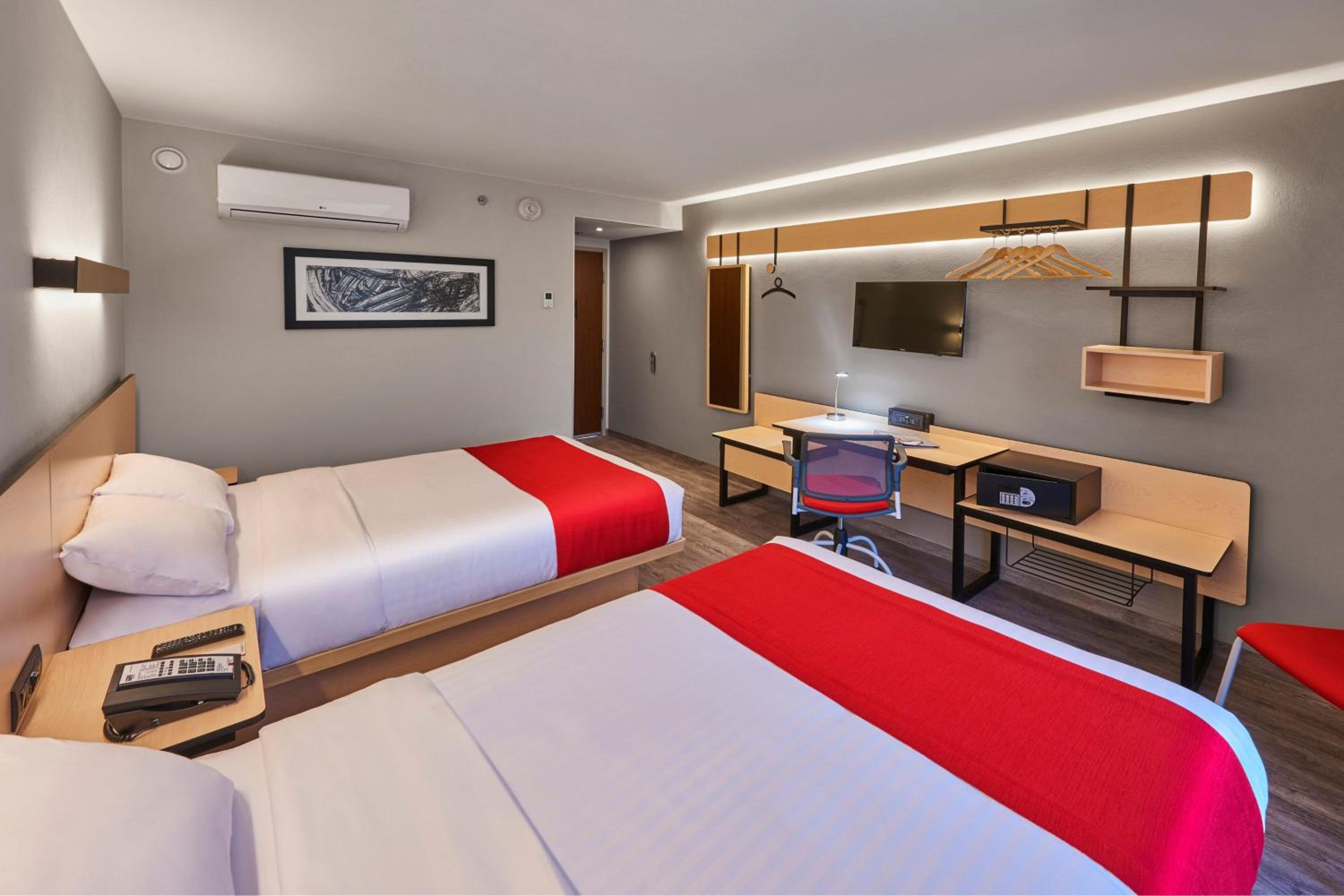 Double Room with Two Double Beds photo 3