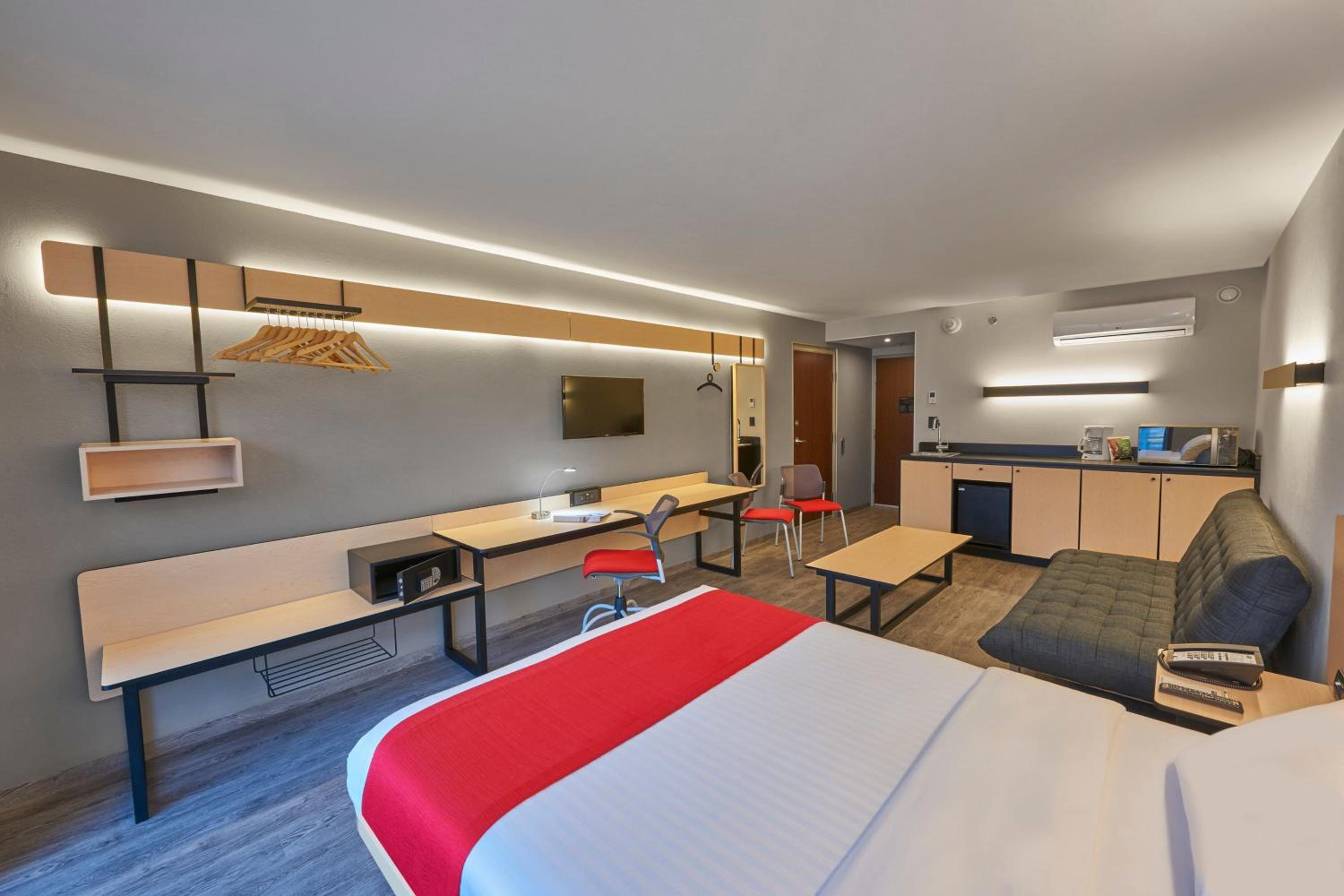 Superior Queen Room with Sofa Bed photo 2