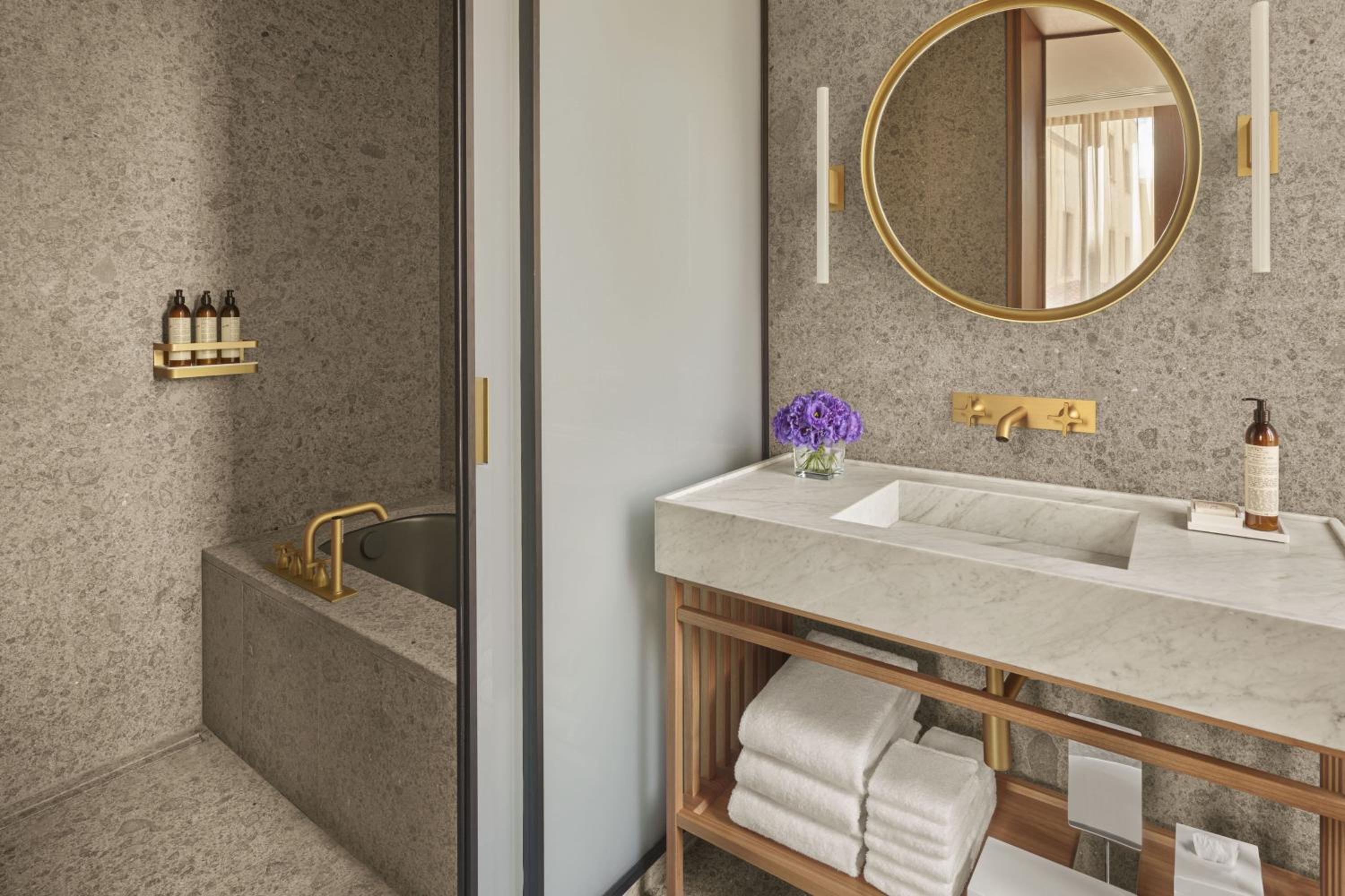 Signature King Suite