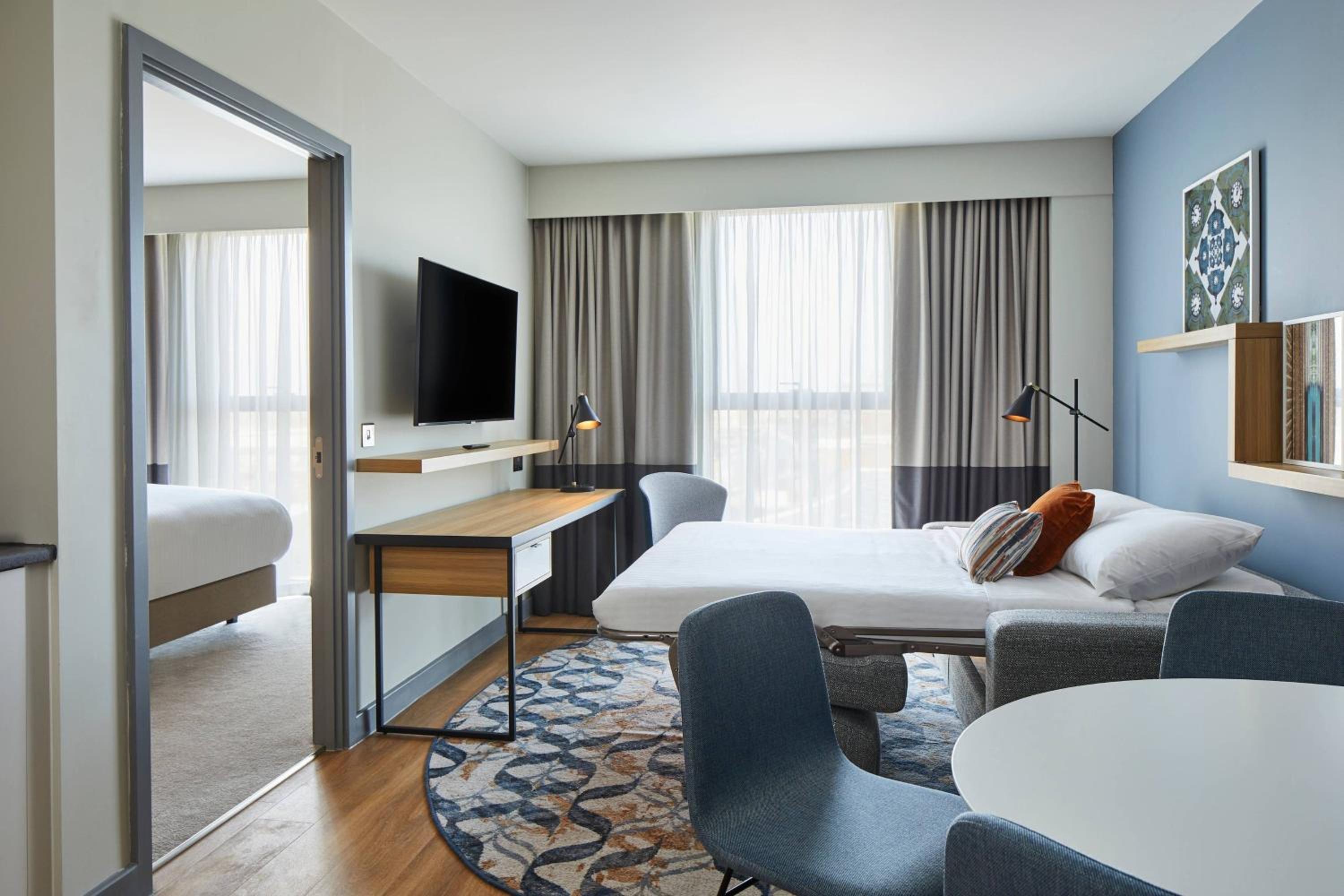 One Bedroom King Suite with Sofa Bed - Photo 7