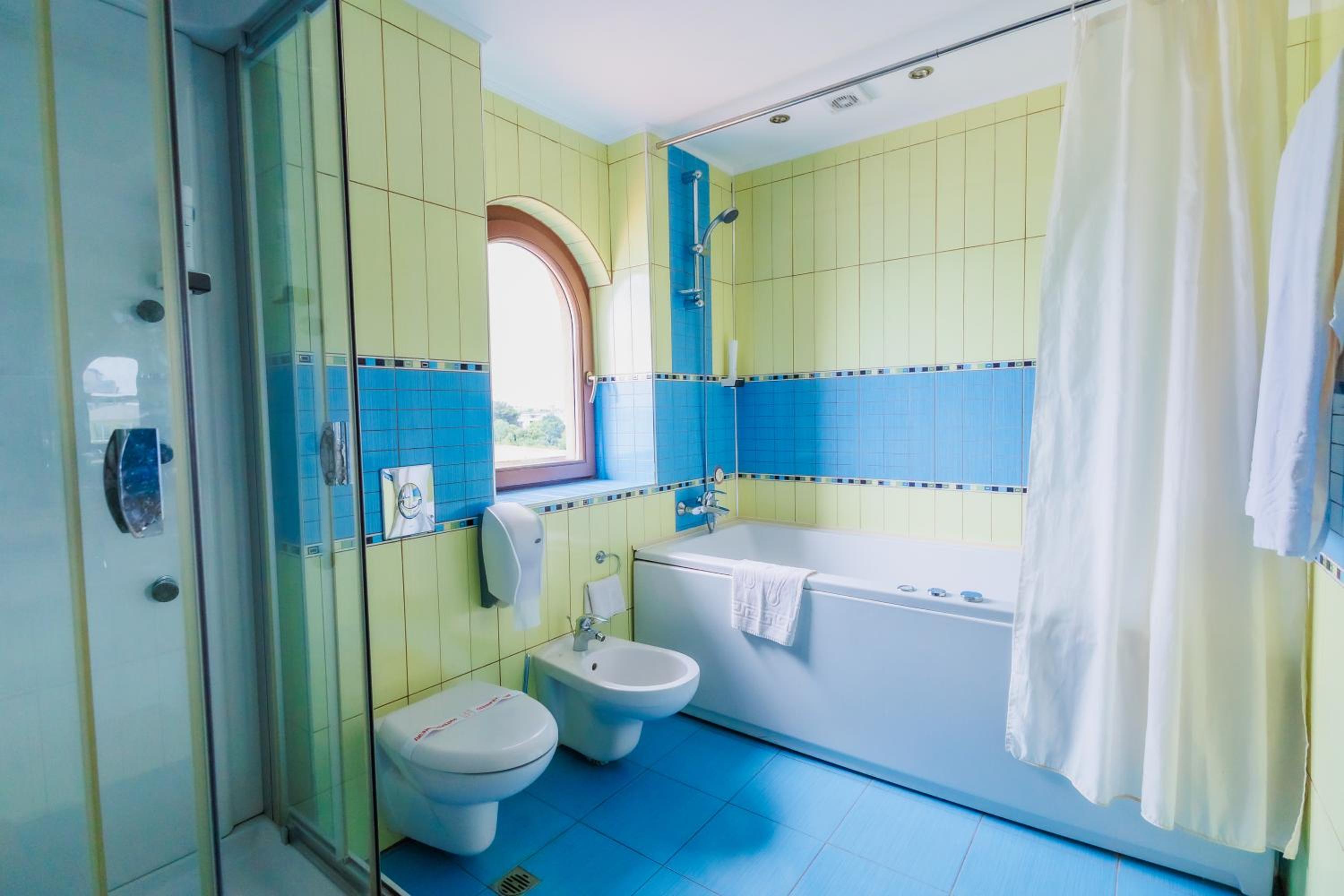 King Studio with Spa Bath