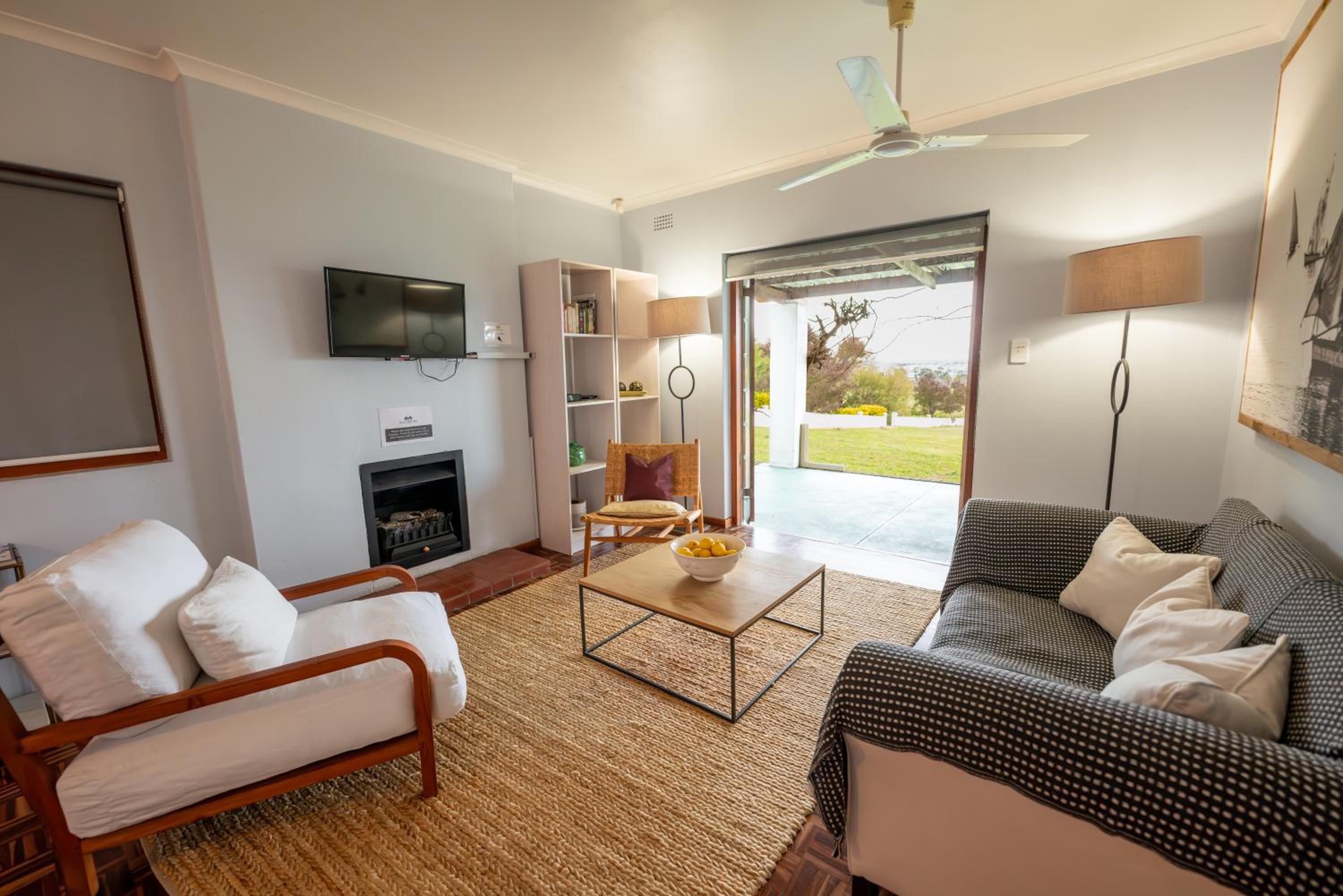 One-Bedroom Apartment - Rainbow photo 3