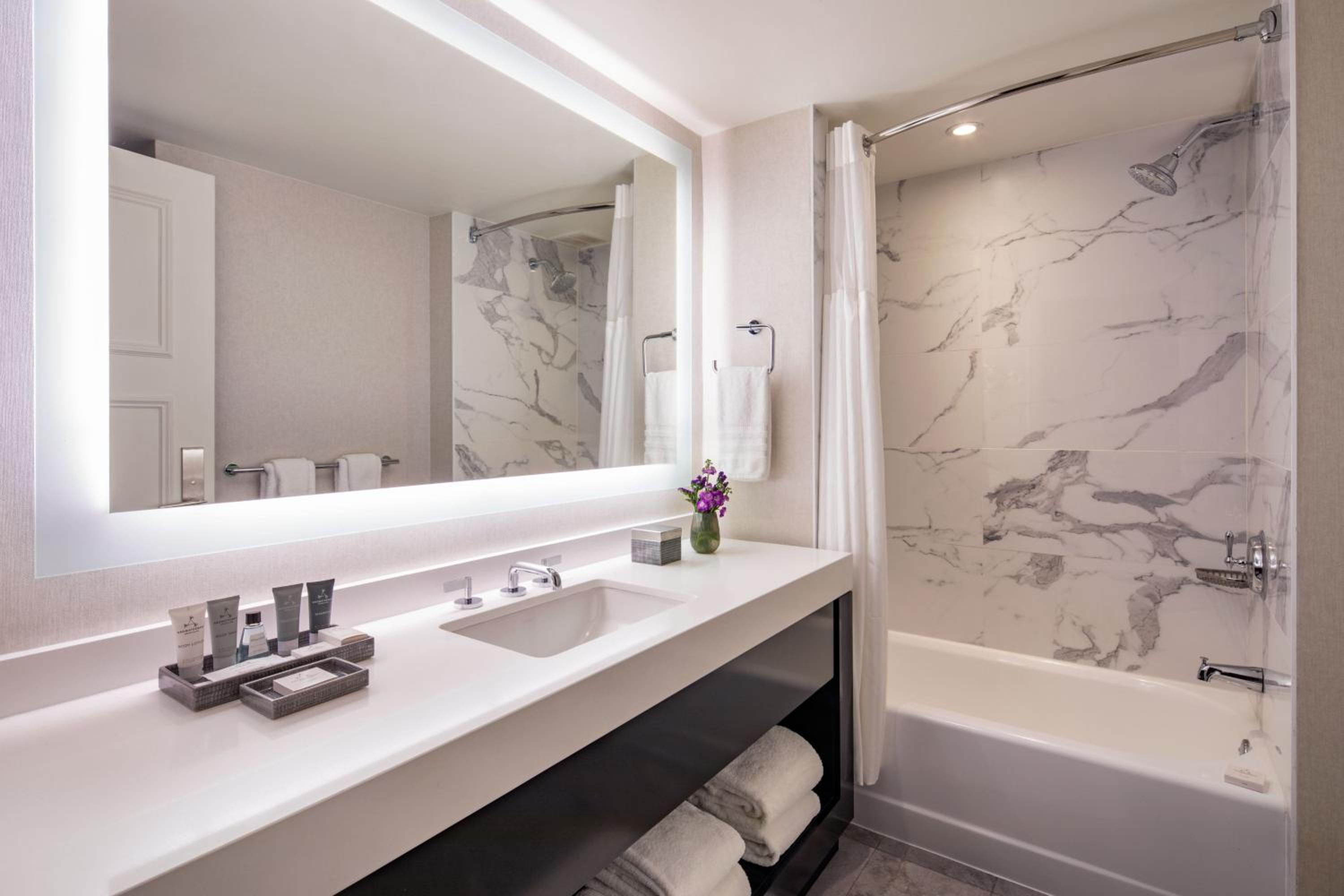 Central Park View One Bedroom Suite thumbnail 6