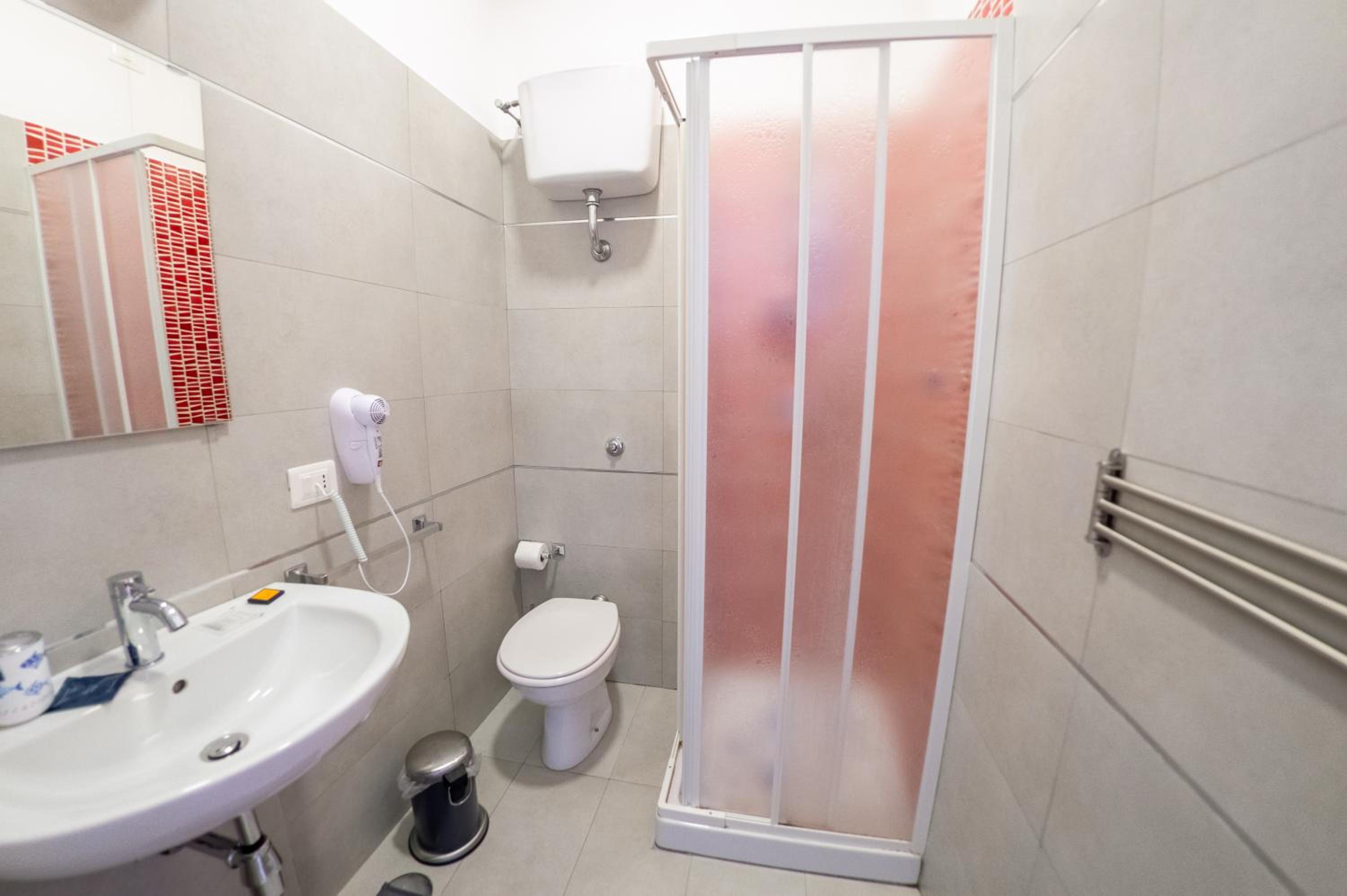 Double Room with Private Bathroom photo 3