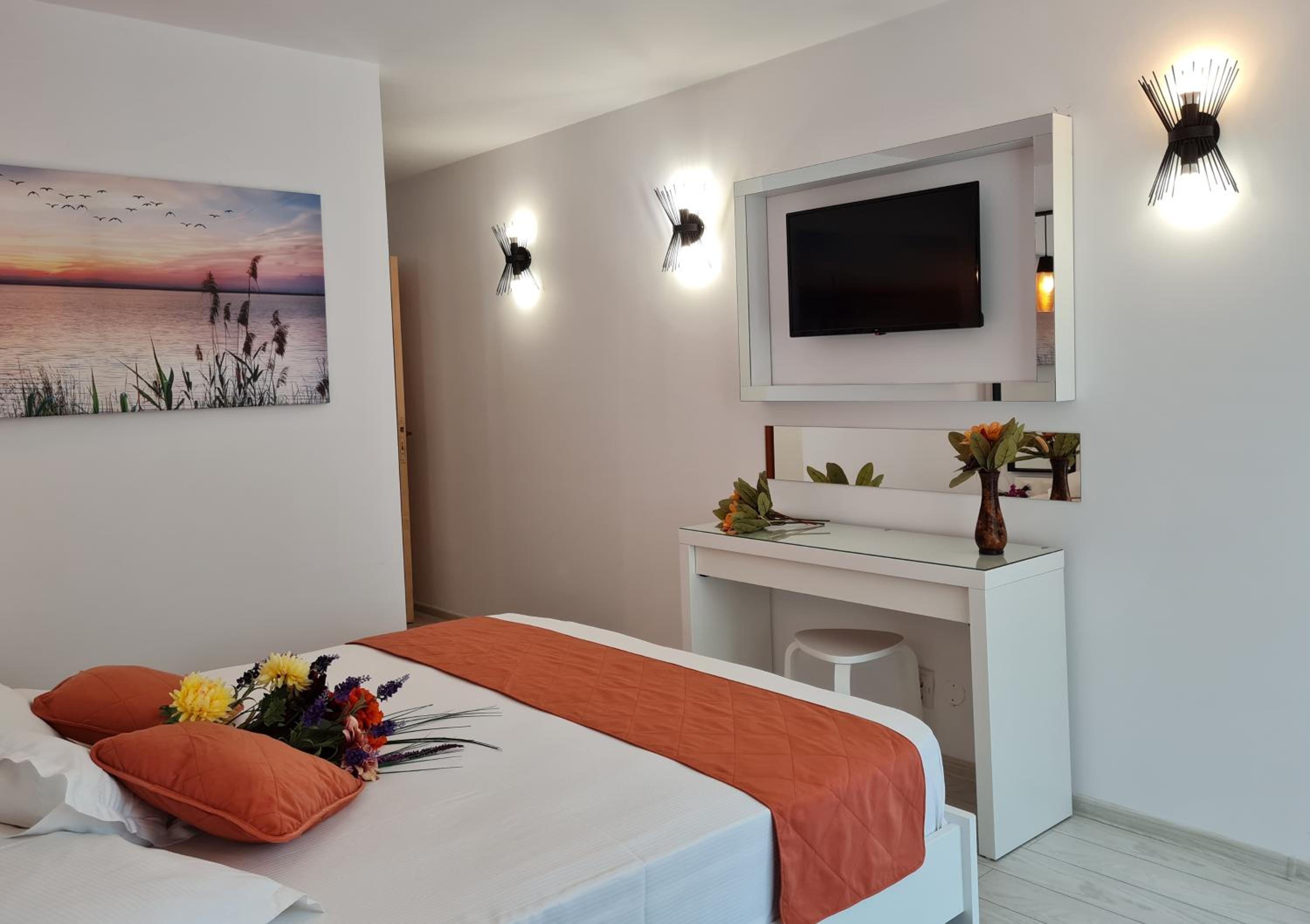 Queen Room with Garden View - Photo 4