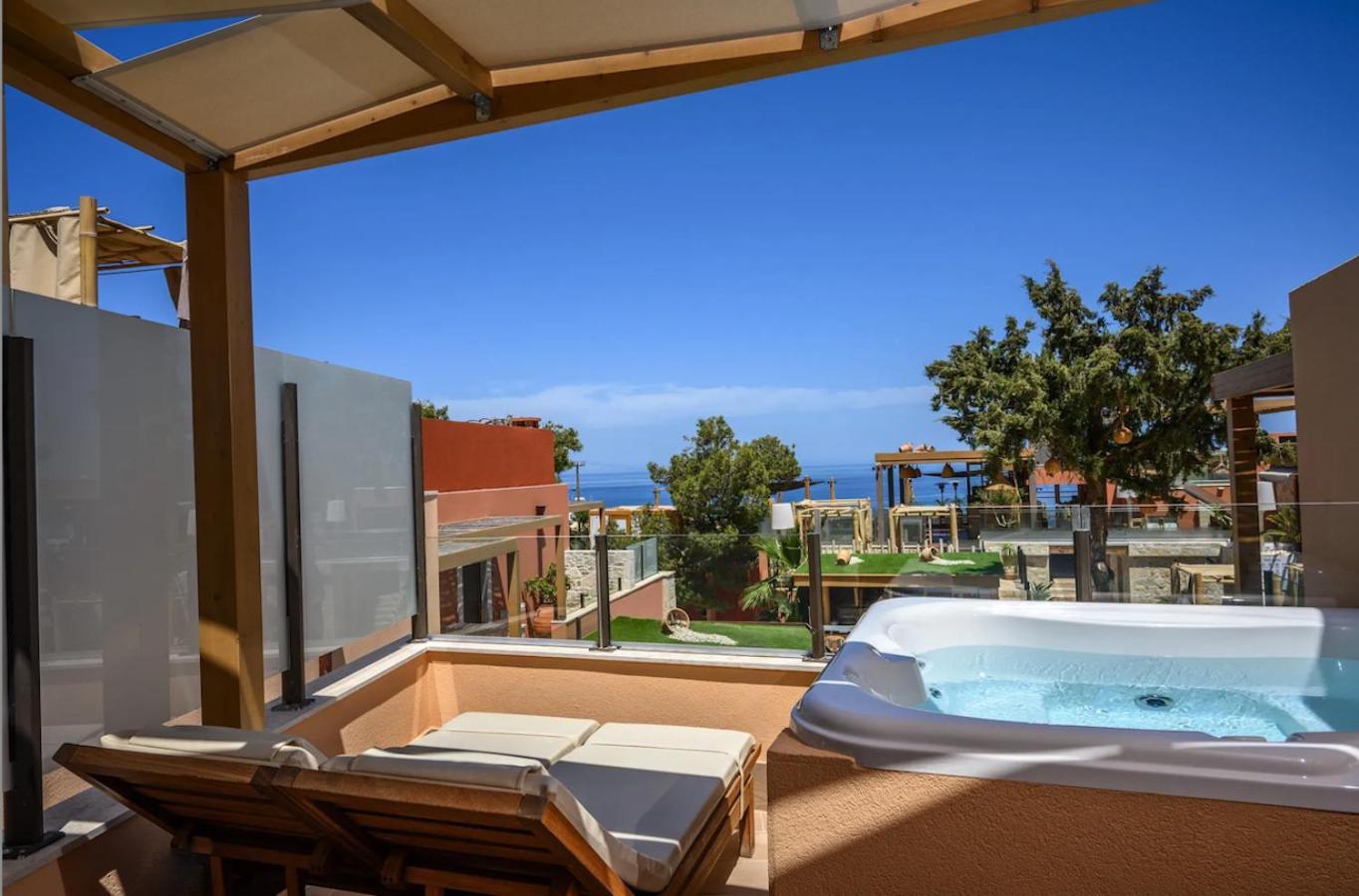 Elite Suite Sea View Outdoor Jacuzzi - Photo 12