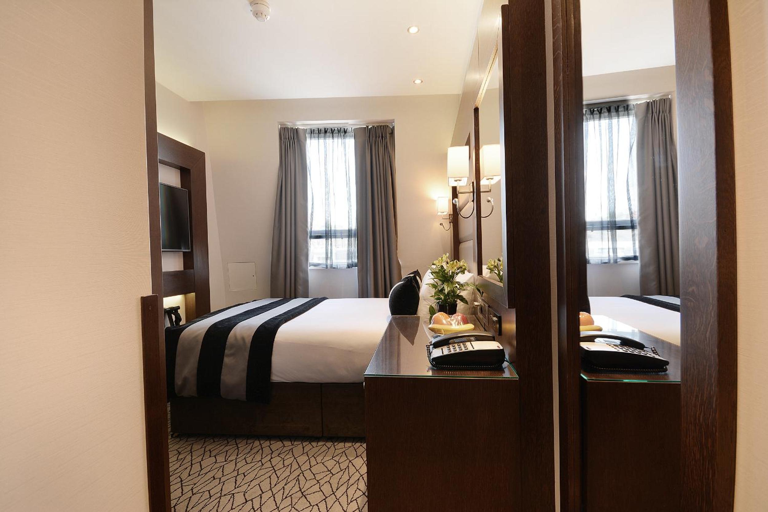 Compact Double Room photo 1