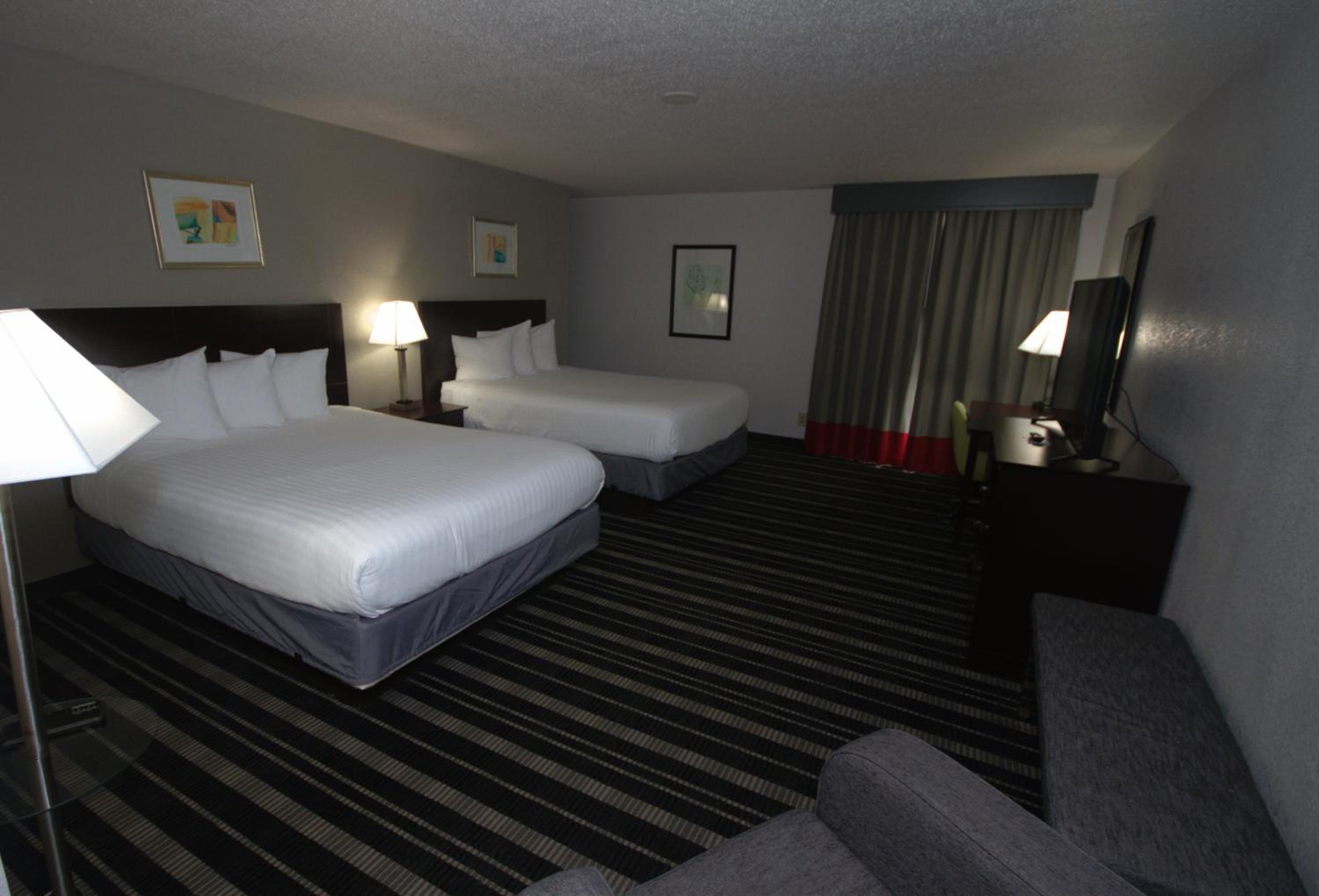 Queen Room with Two Queen Beds - Photo 10