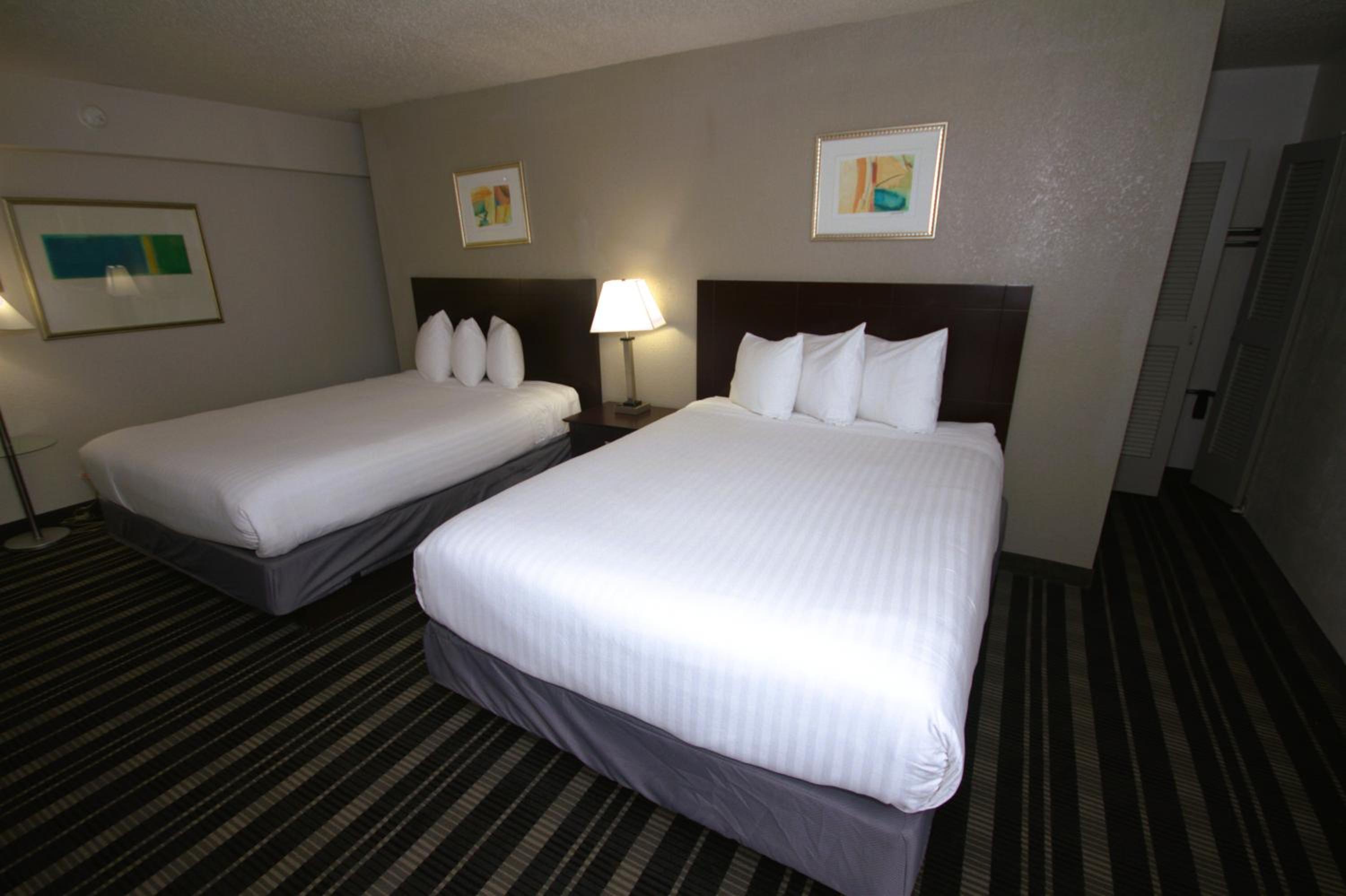Queen Room with Two Queen Beds - Photo 8