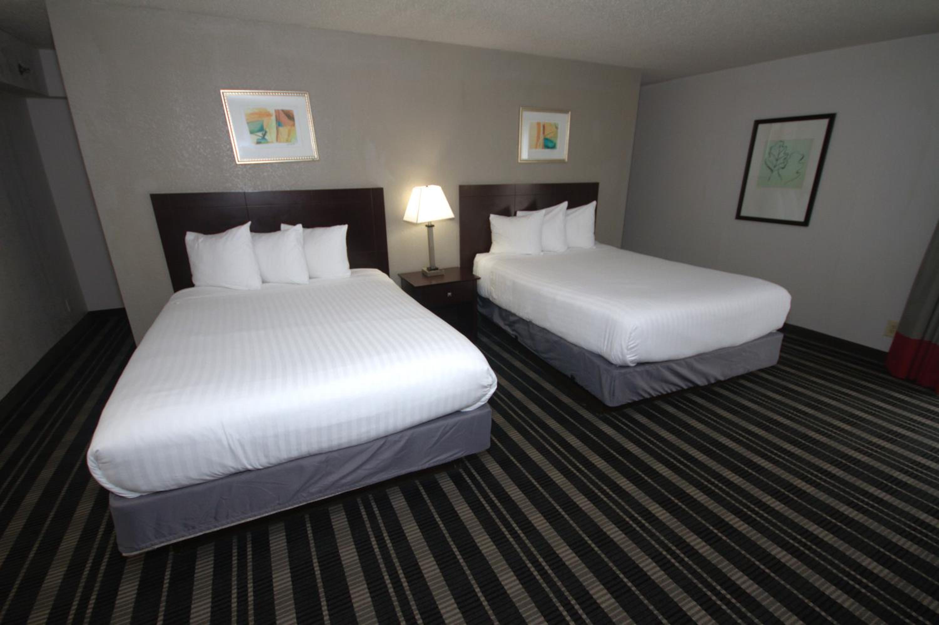 Queen Room with Two Queen Beds - Photo 7