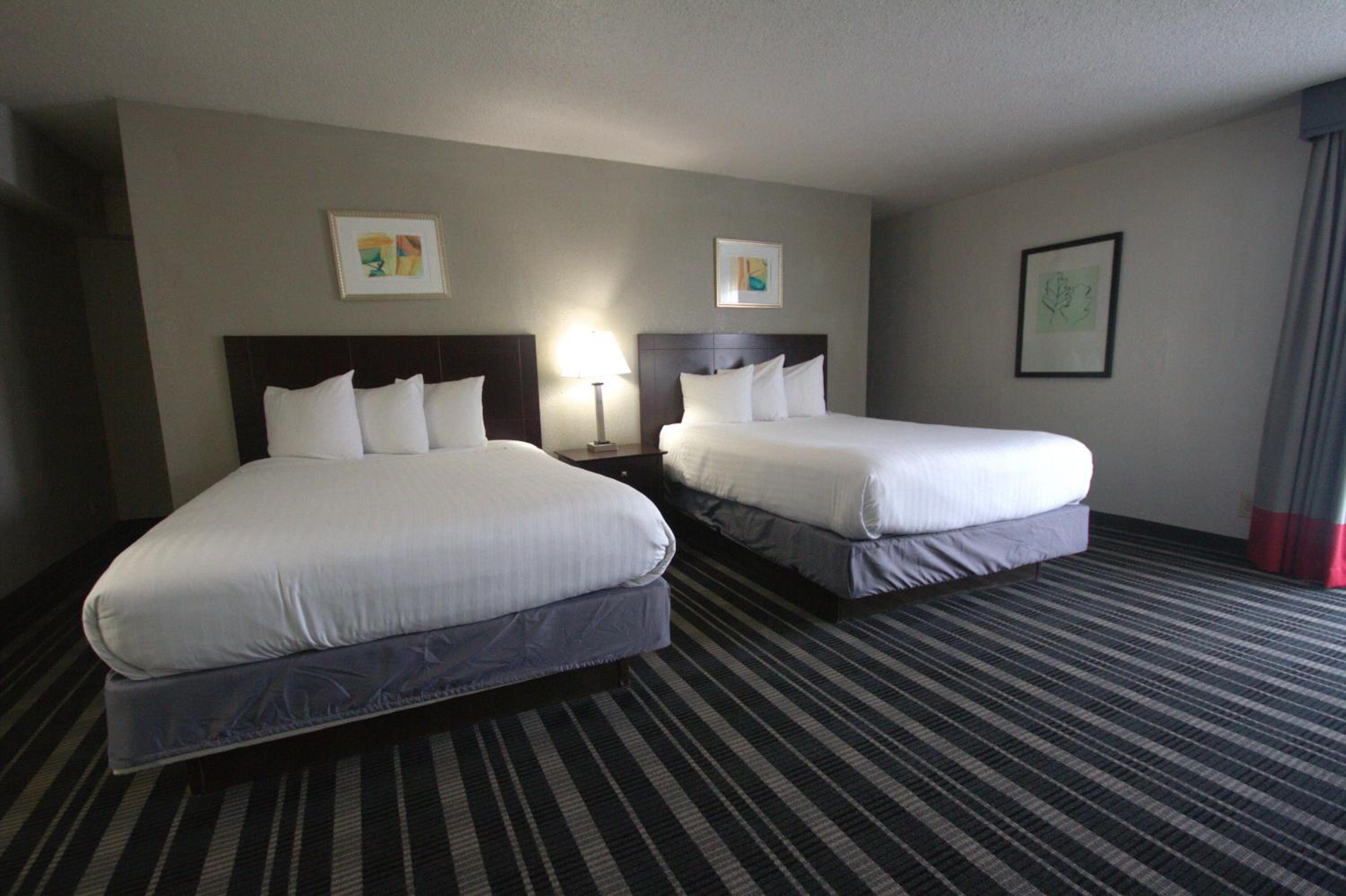 Queen Room with Two Queen Beds - Photo 15
