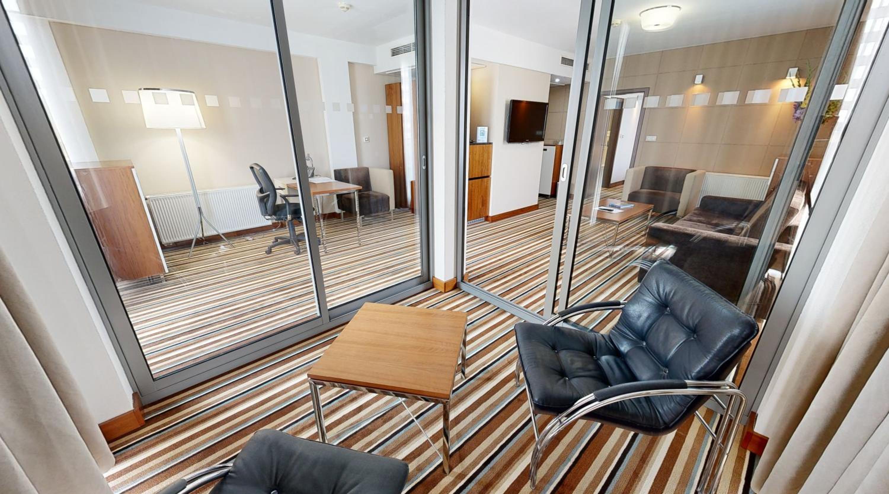 Deluxe Suite photo 2