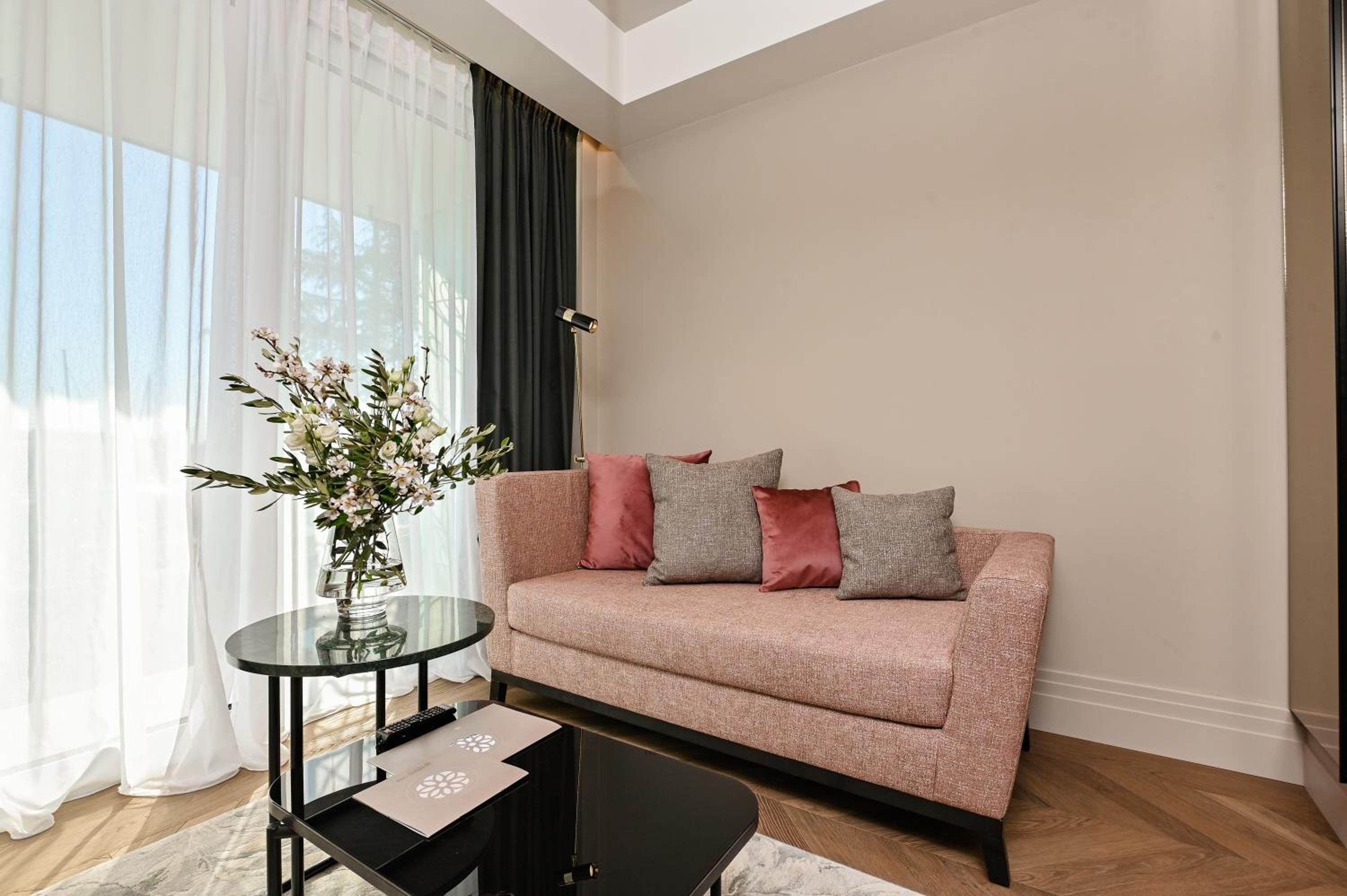 Superior Suite - Photo 10