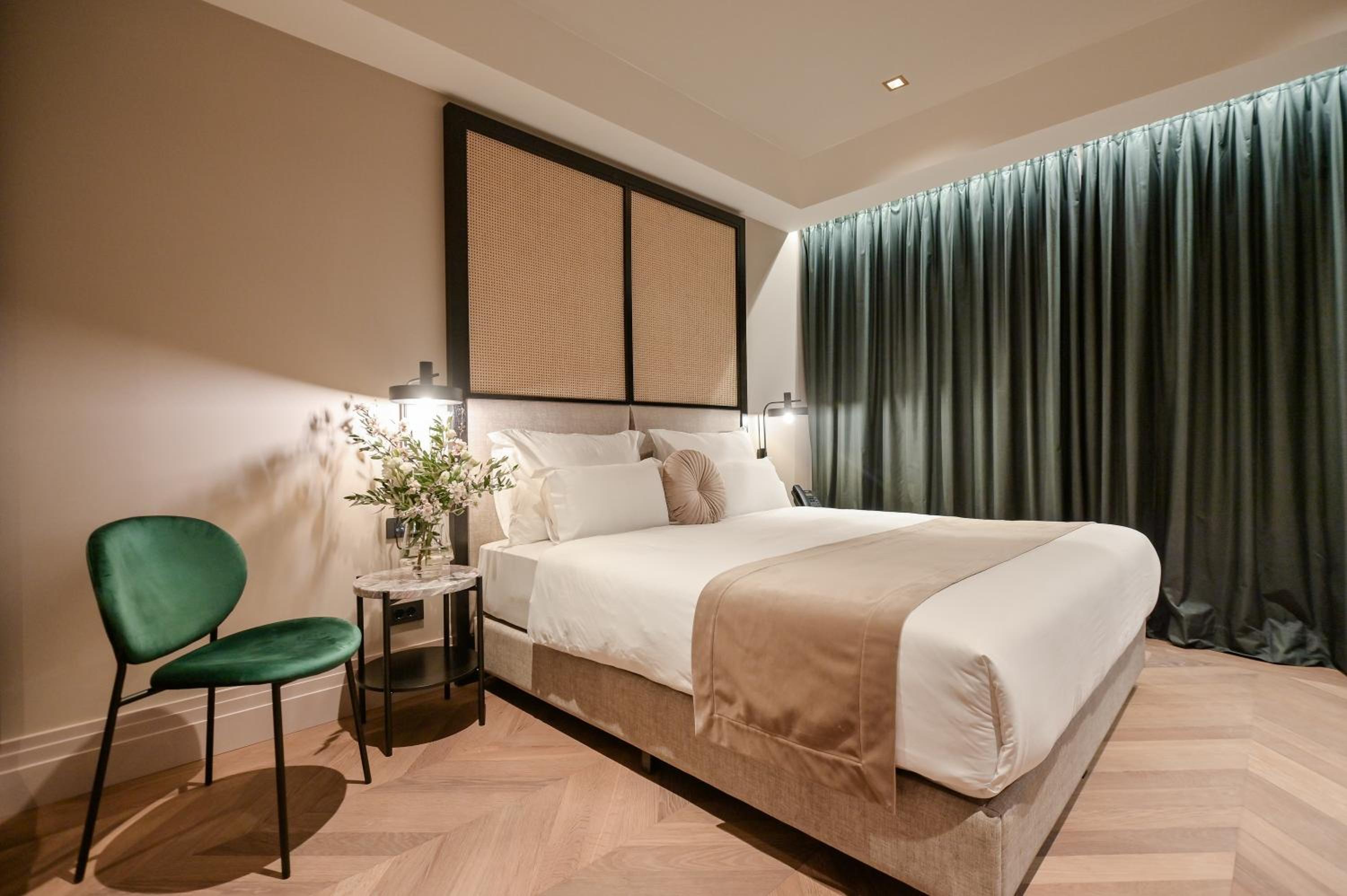 Superior Suite - Photo 7