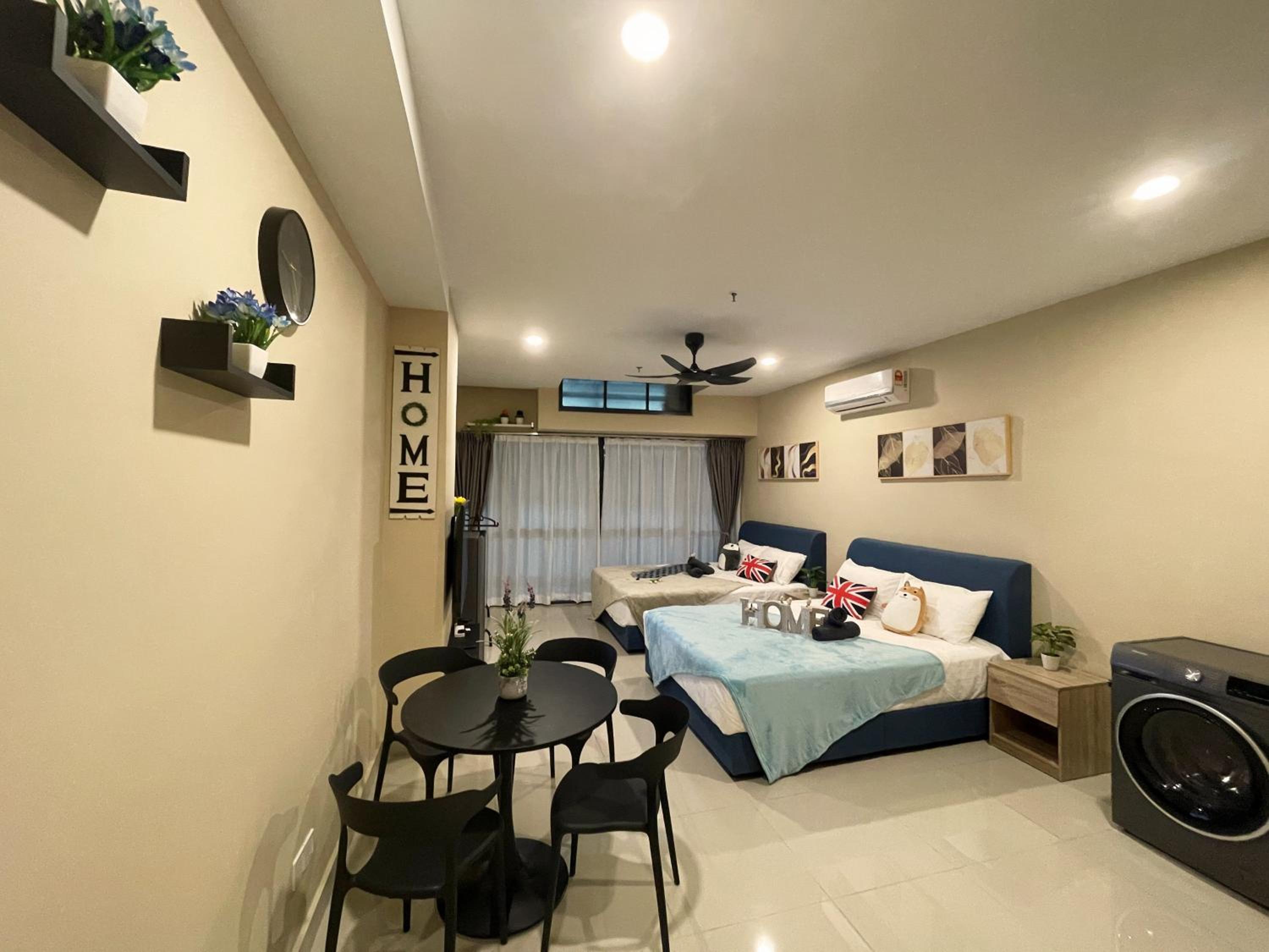Deluxe Queen Studio