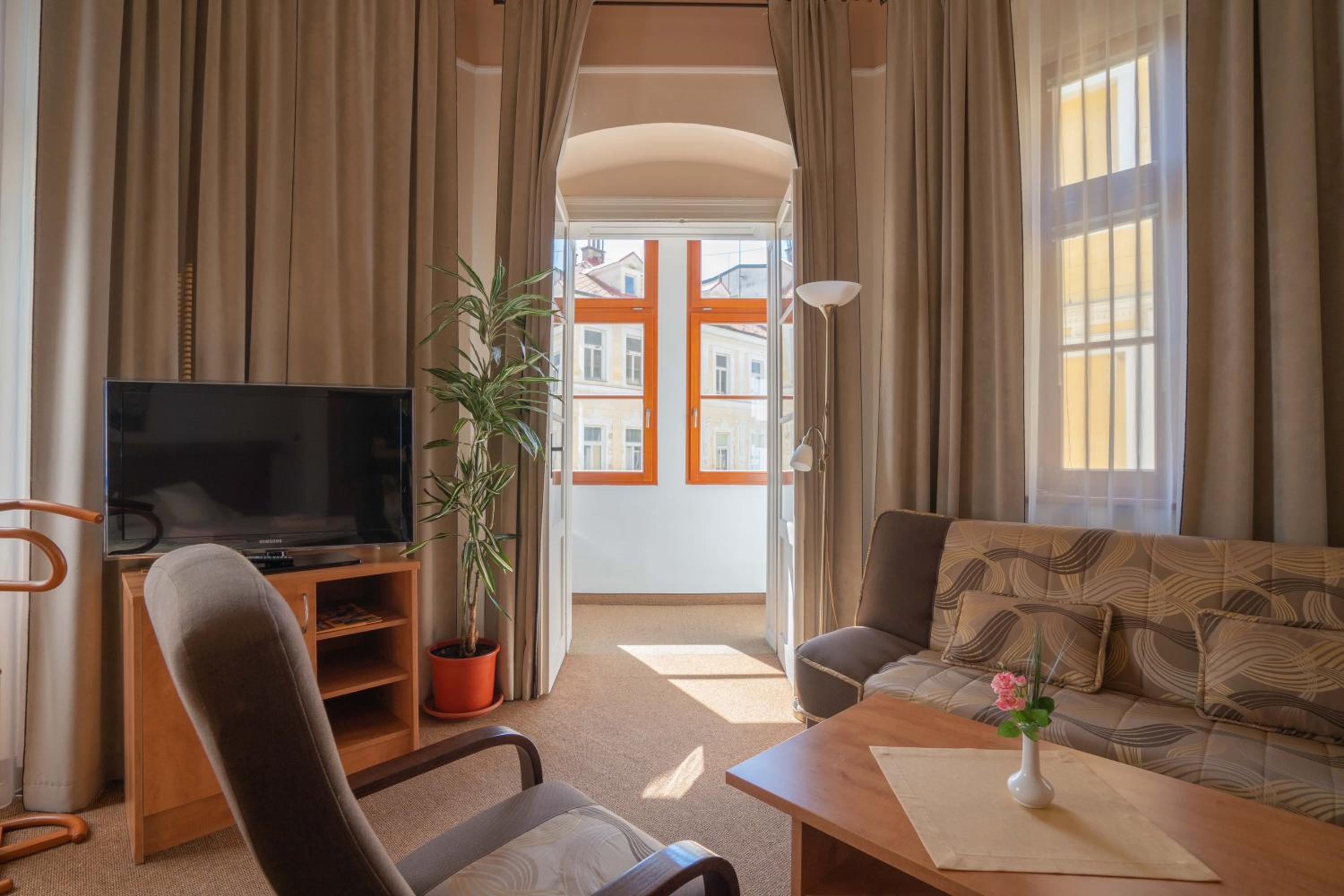 Deluxe Double Room with Balcony and Treatment Package in Palace I