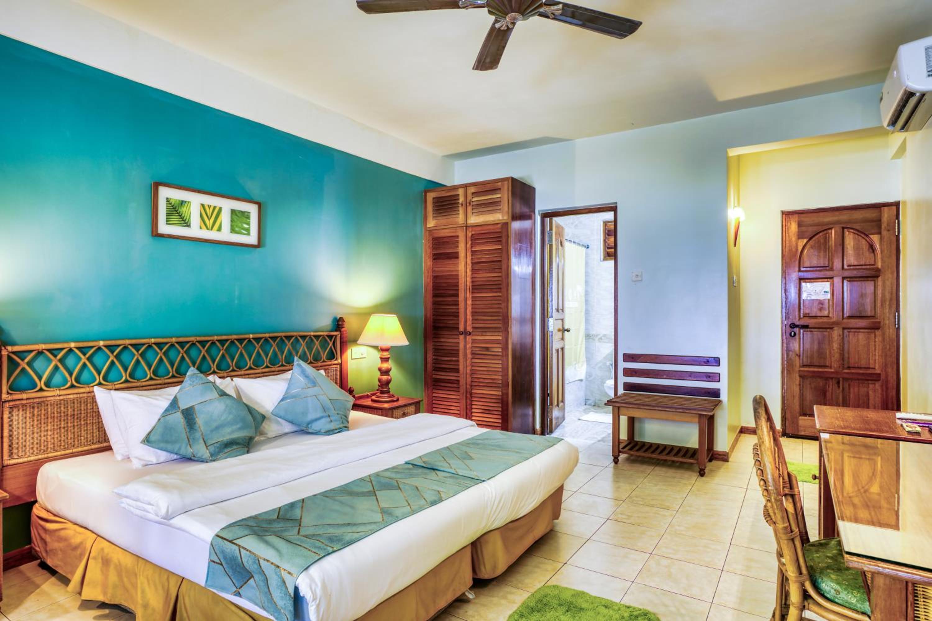 Deluxe Beachfront Room photo 1