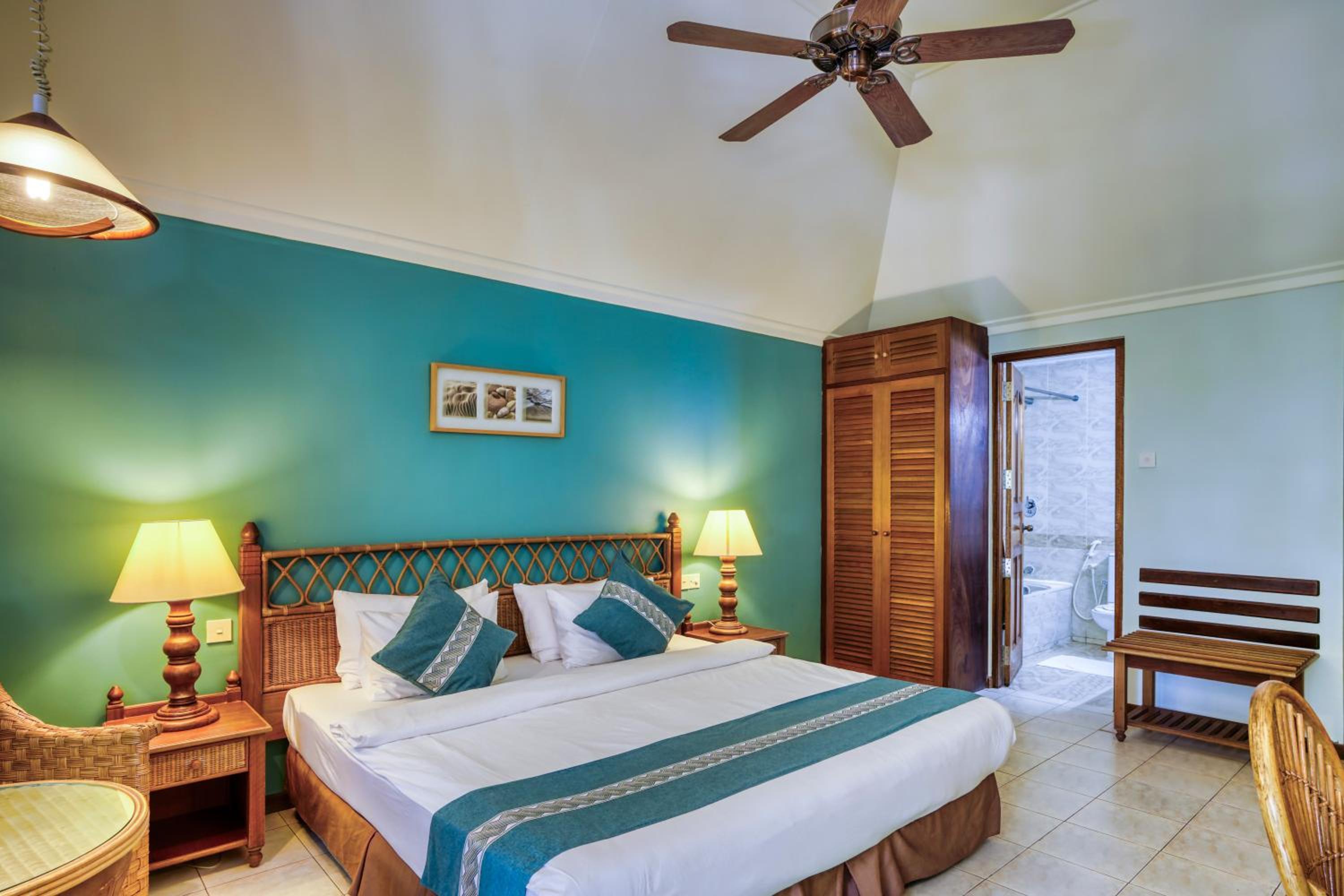 Deluxe Sky Room with Balcony  - Photo 4