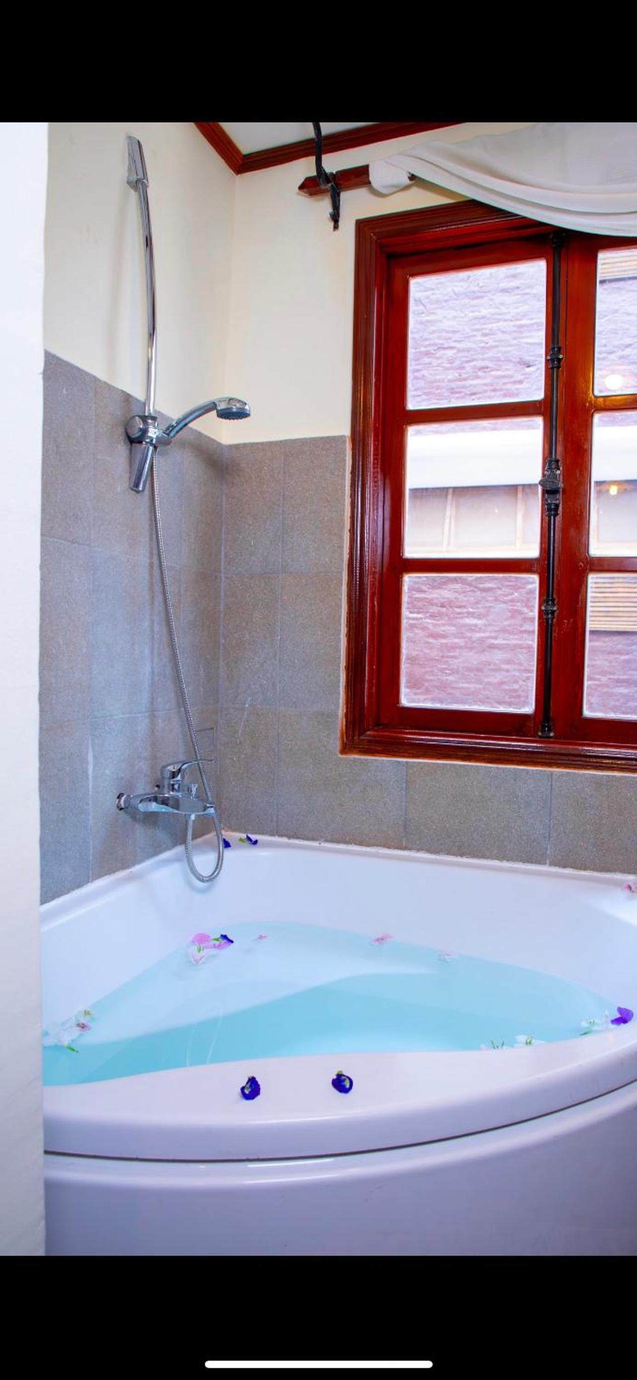 Deluxe Double Room - Photo 12