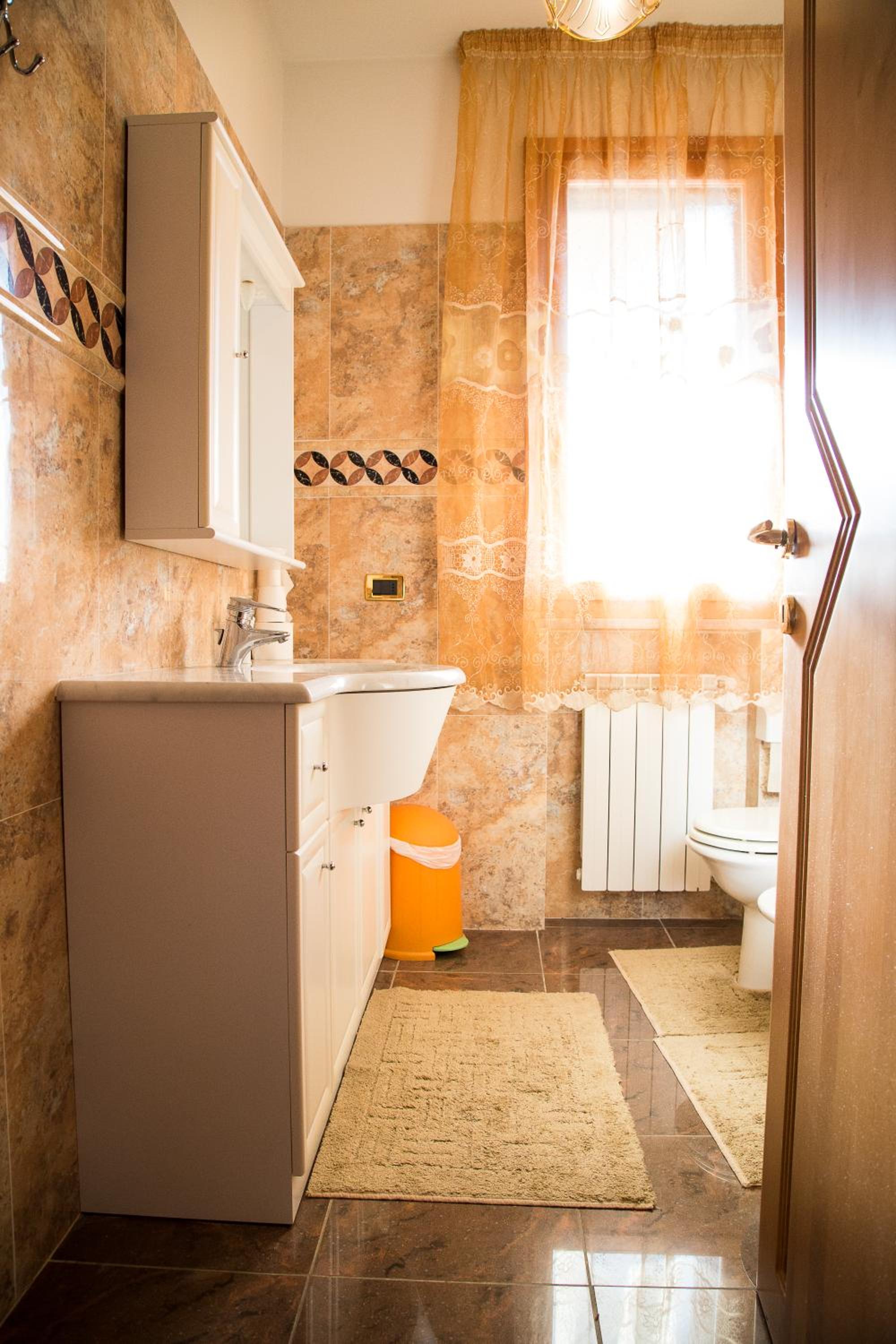Two-Bedroom House - Photo 3