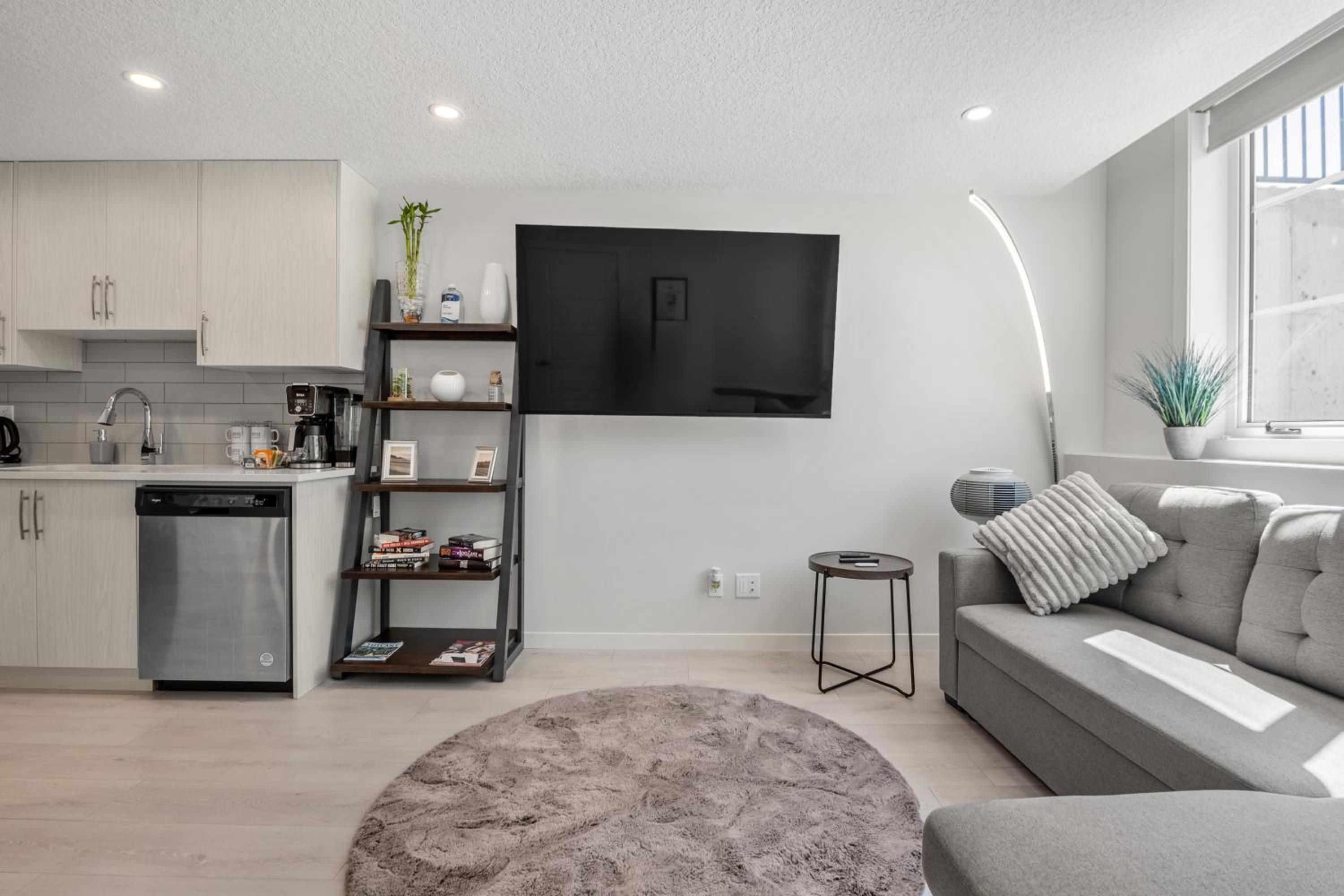 One-Bedroom Apartment photo 1