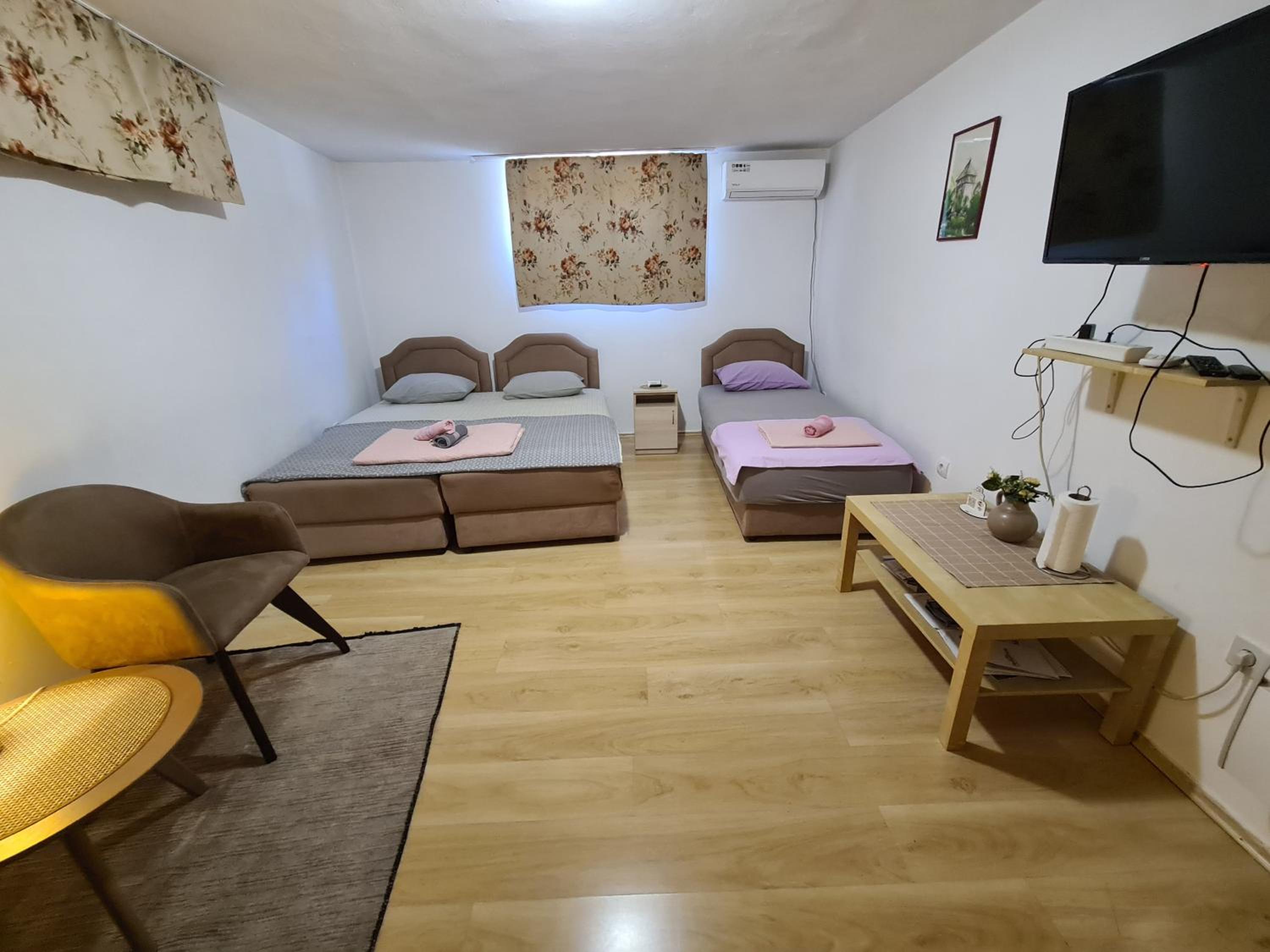 Apartment photo 2