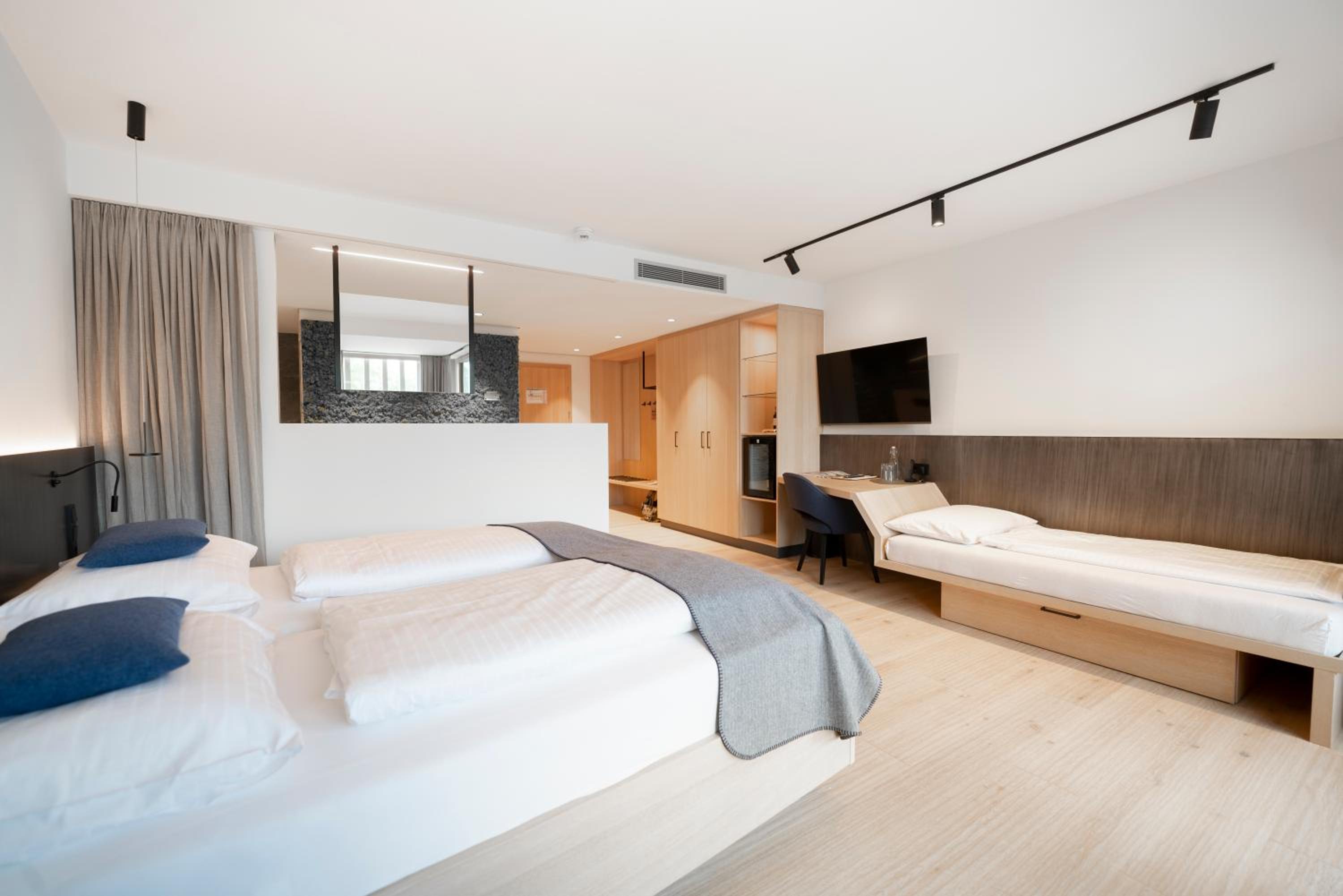 Superior Triple Room photo 3