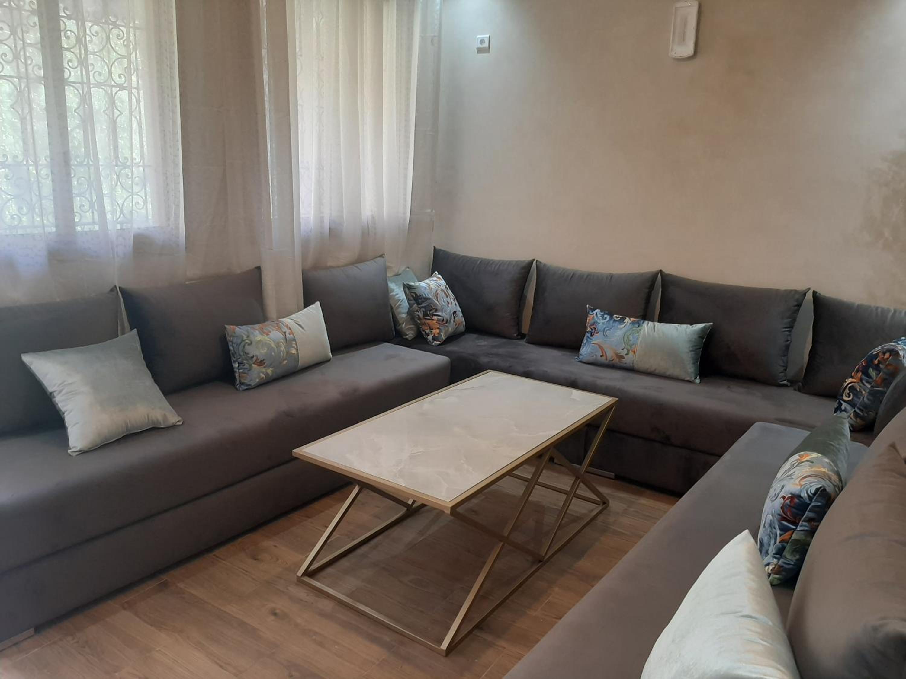 One-Bedroom Apartment - Photo 3