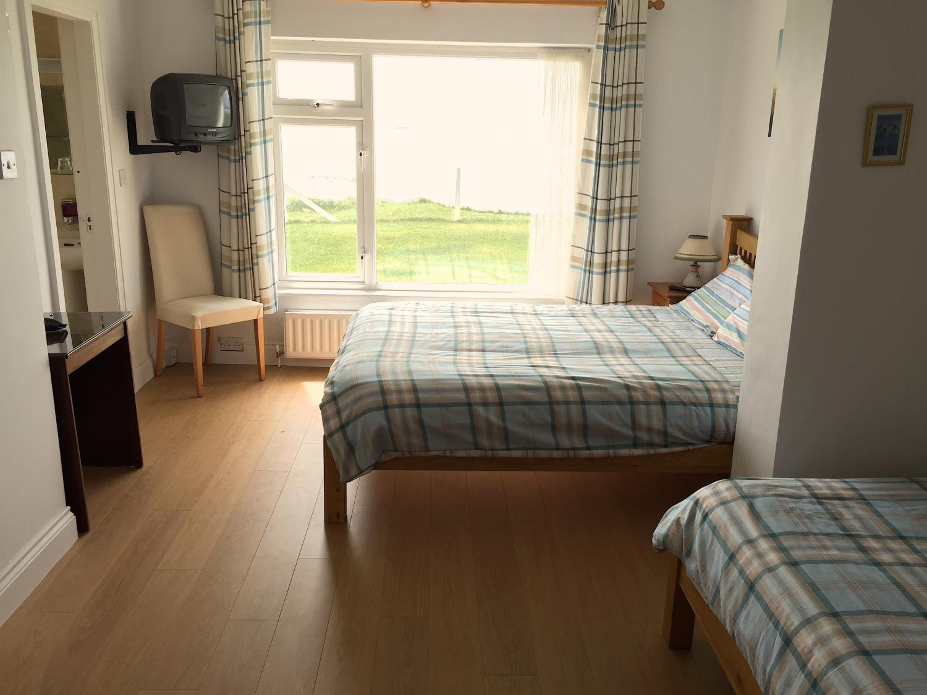 Deluxe Triple Room with Sea View - Photo 3