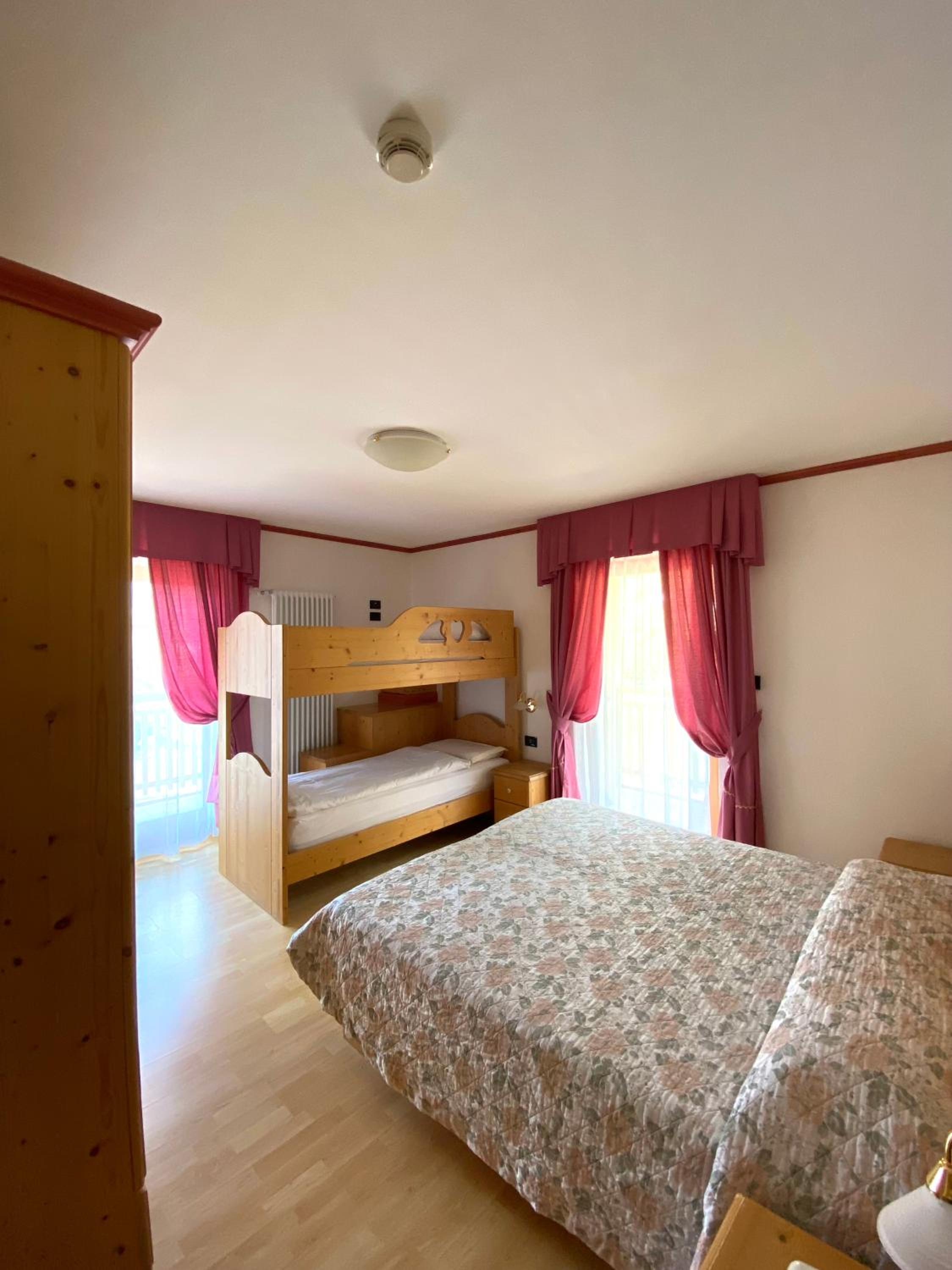 Deluxe Family Room - Photo 1