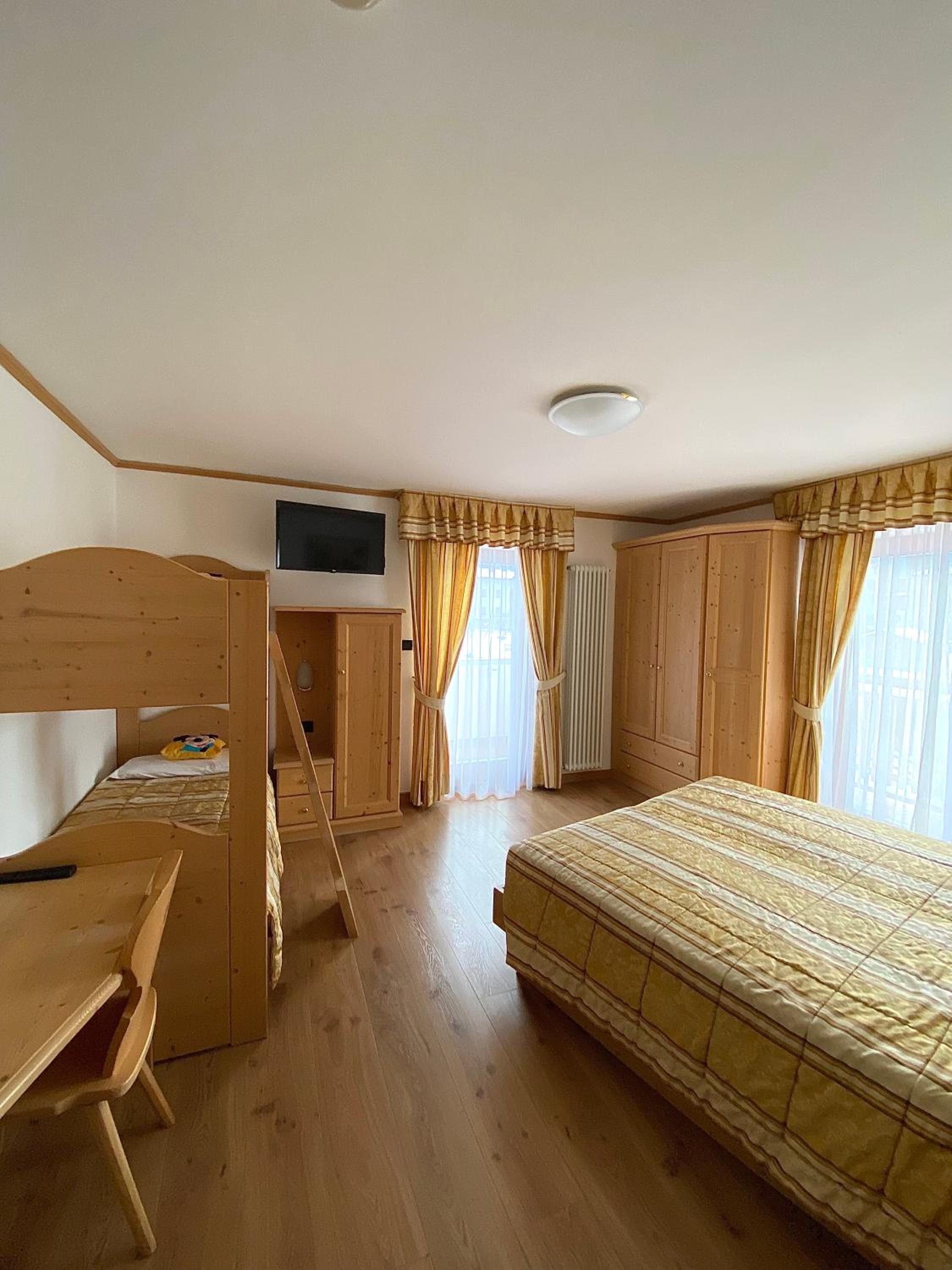 Deluxe Family Room - Photo 3