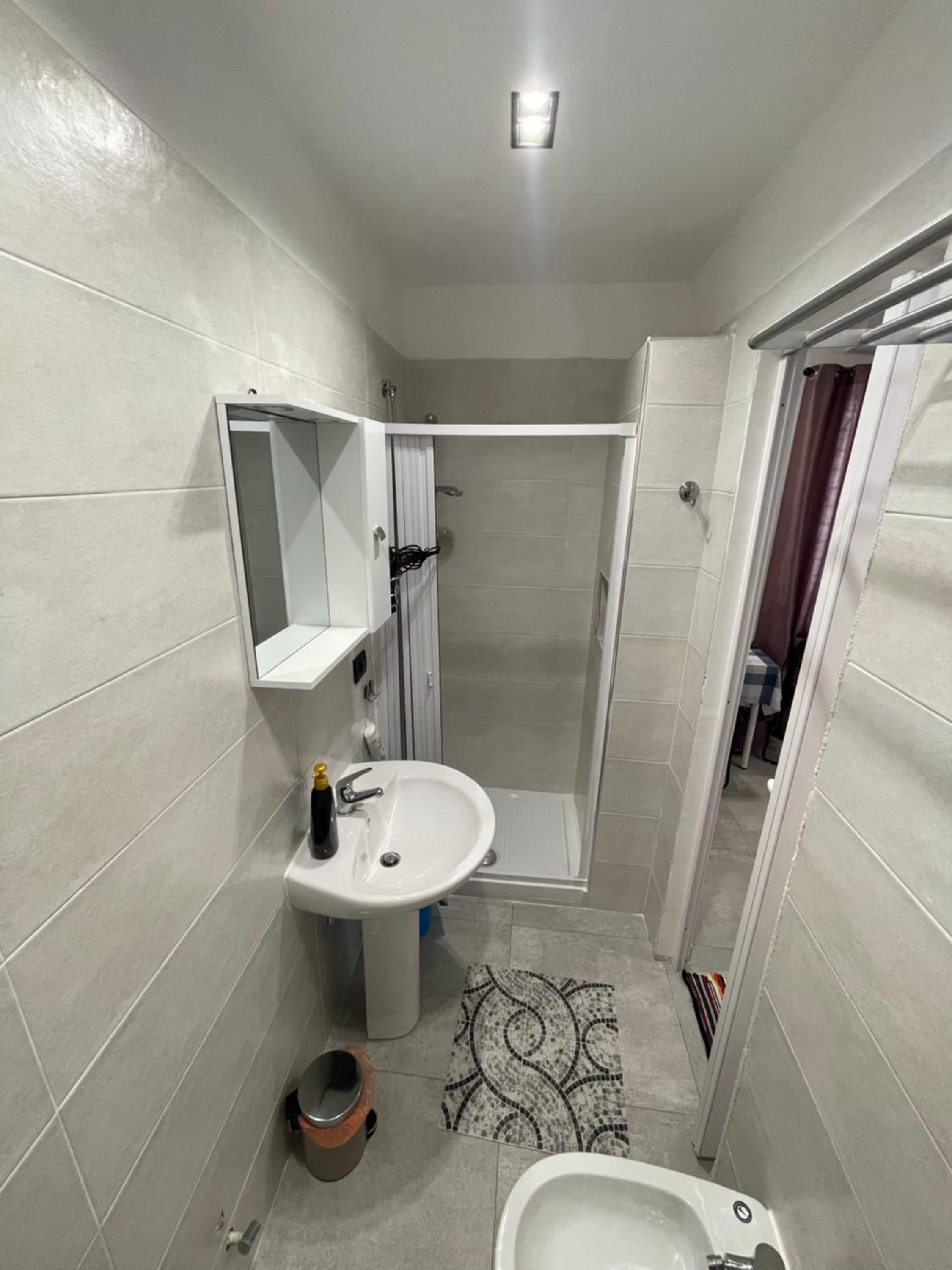 Standard Double Room - Photo 9